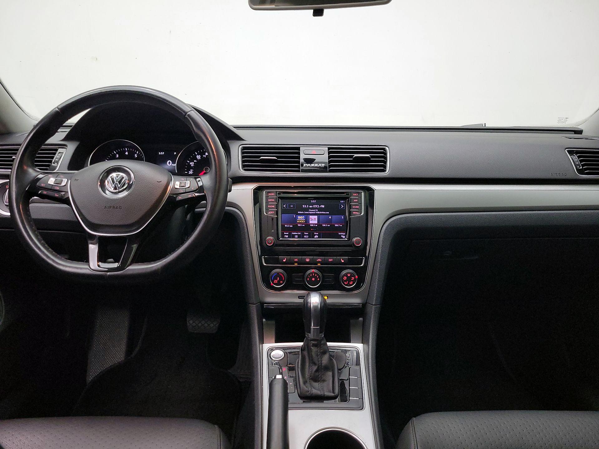 Thumbnail: 2019 Volkswagen Passat - 9