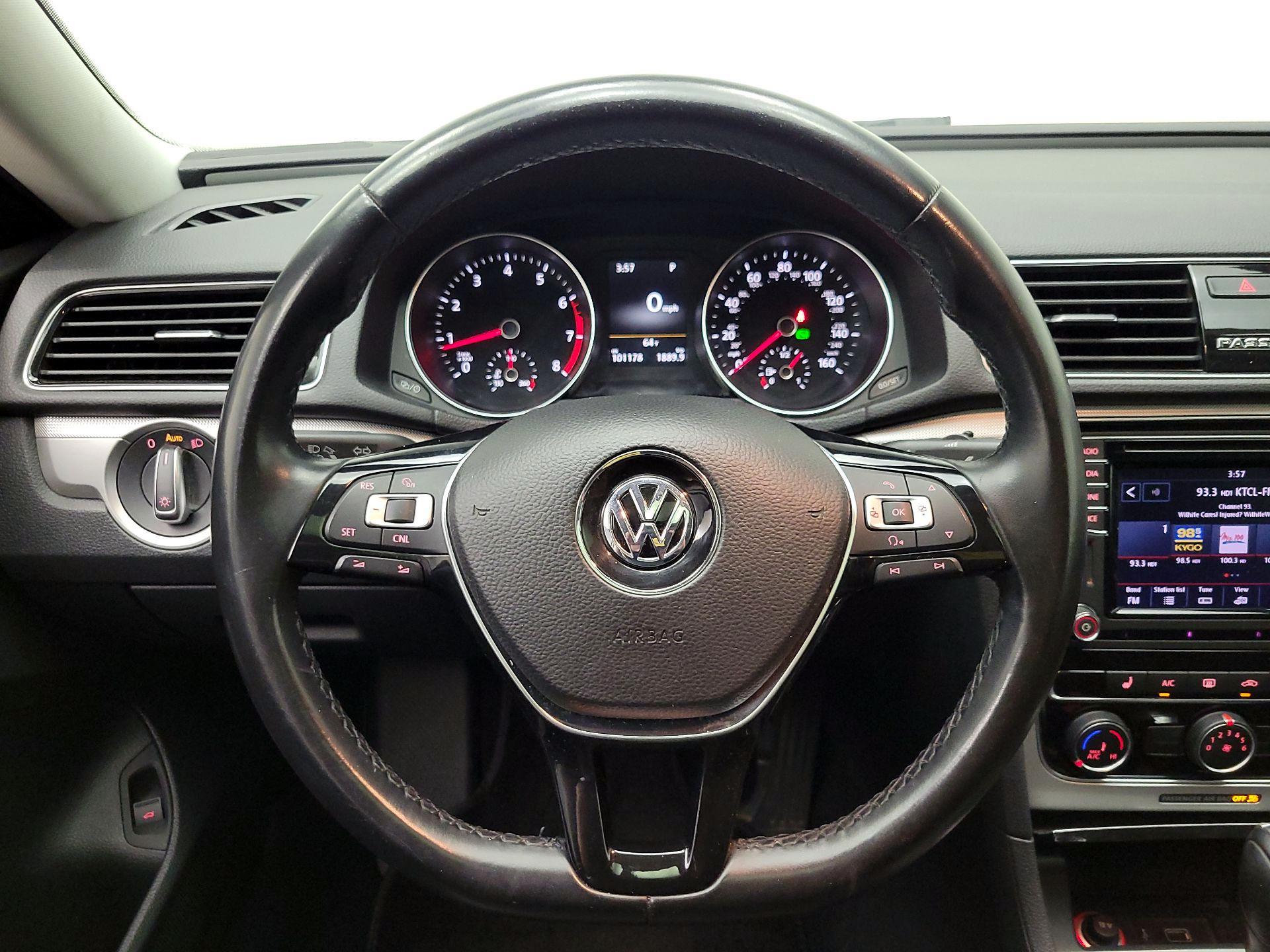 Thumbnail: 2019 Volkswagen Passat - 10