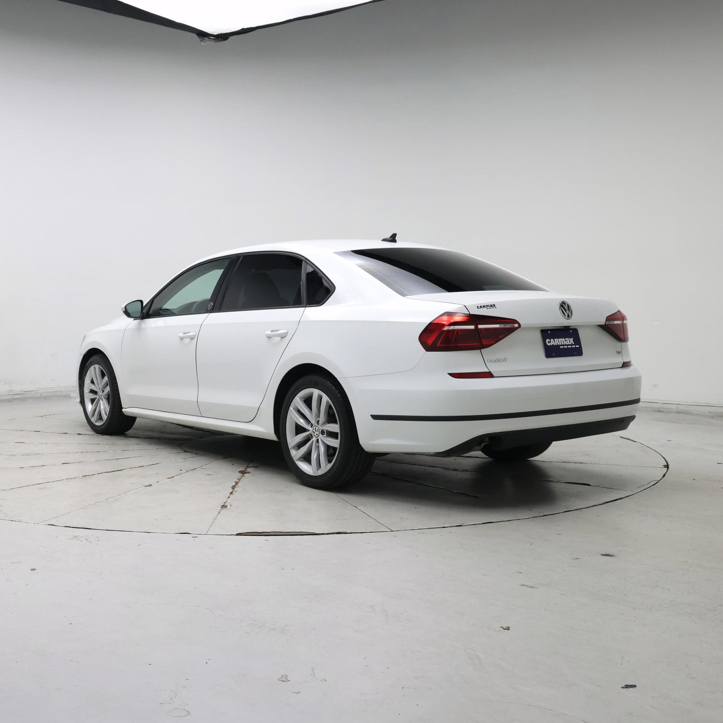Thumbnail: 2019 Volkswagen Passat - 2