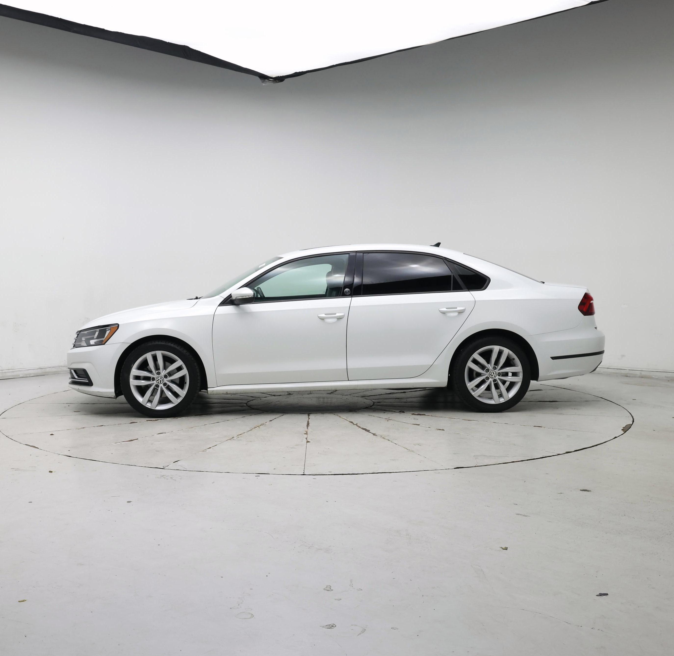 Thumbnail: 2019 Volkswagen Passat - 3