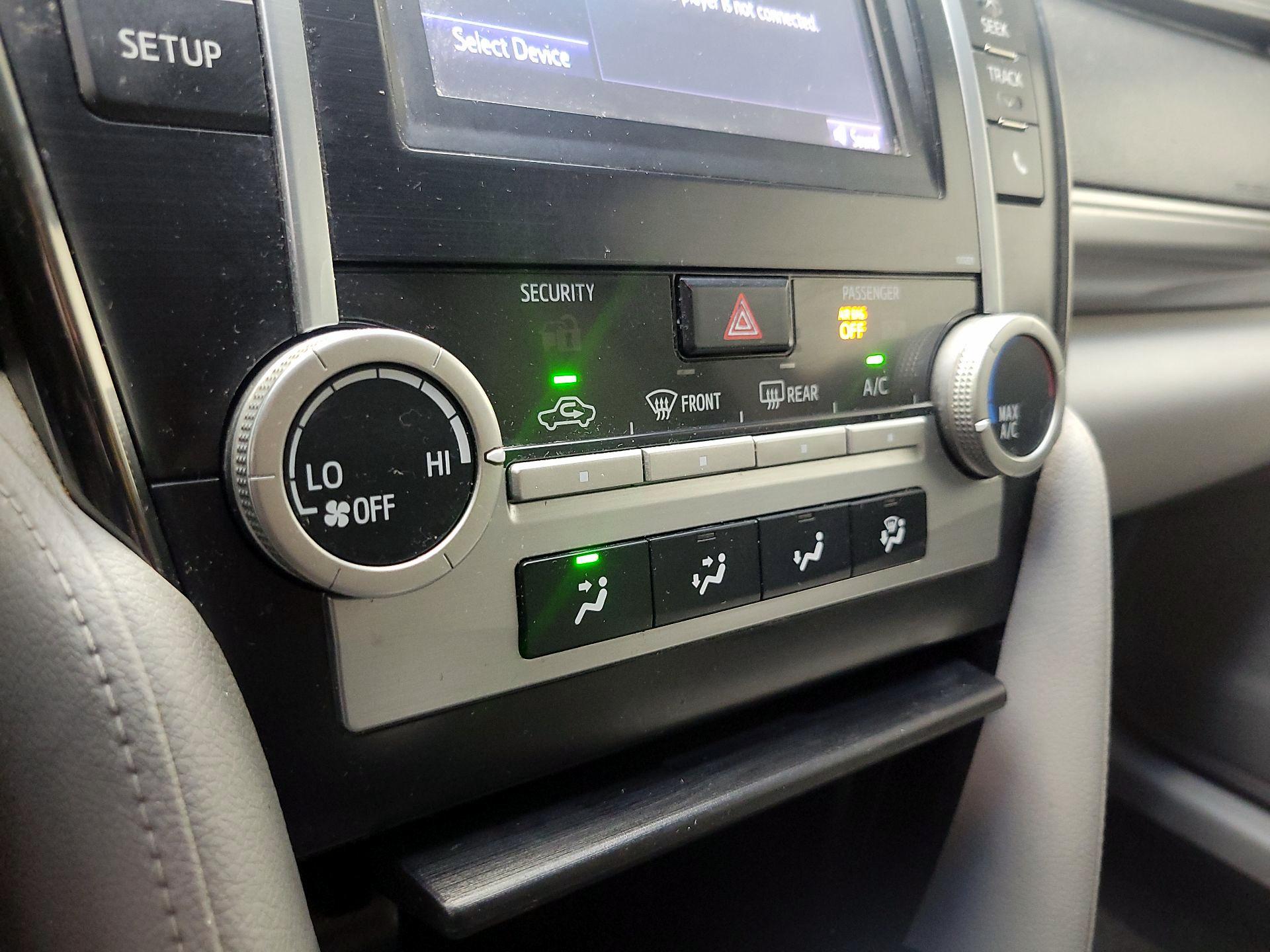 Thumbnail: 2014 Toyota Camry - 16