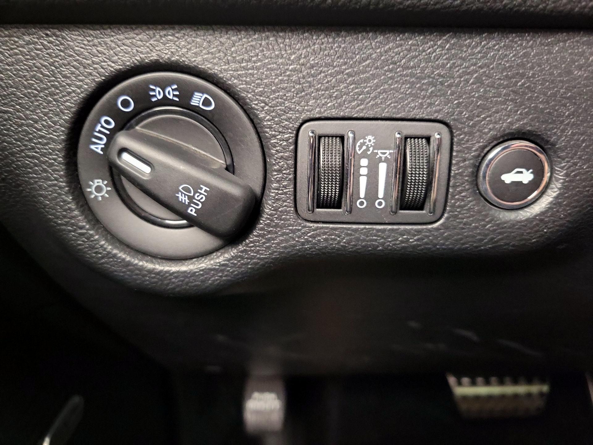 Thumbnail: 2019 Dodge Challenger - 13