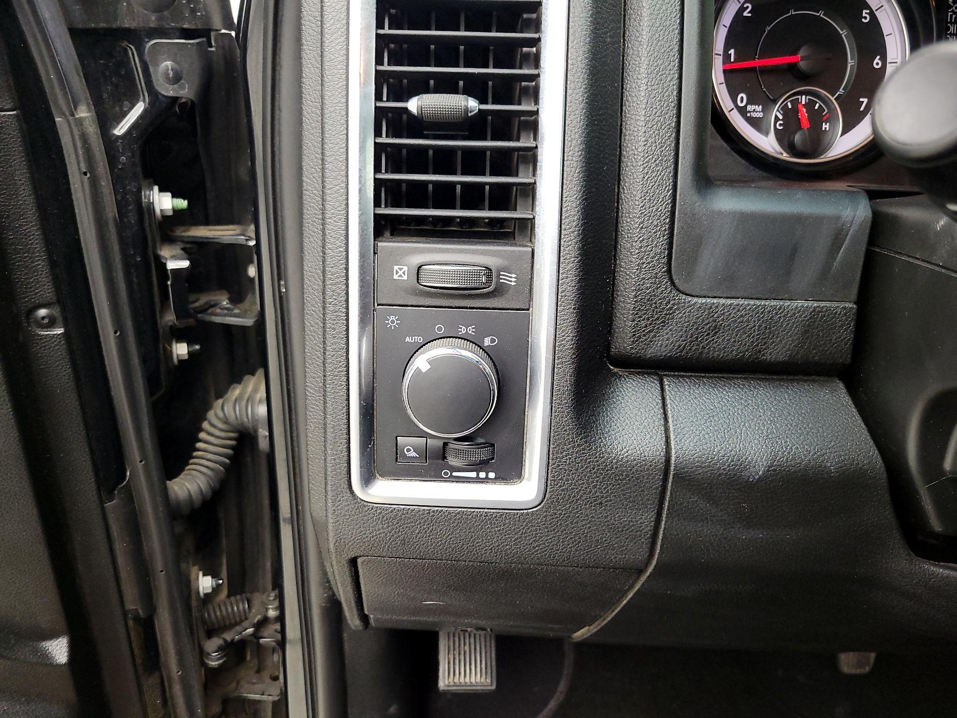 Thumbnail: 2021 RAM 1500 Classic - 13