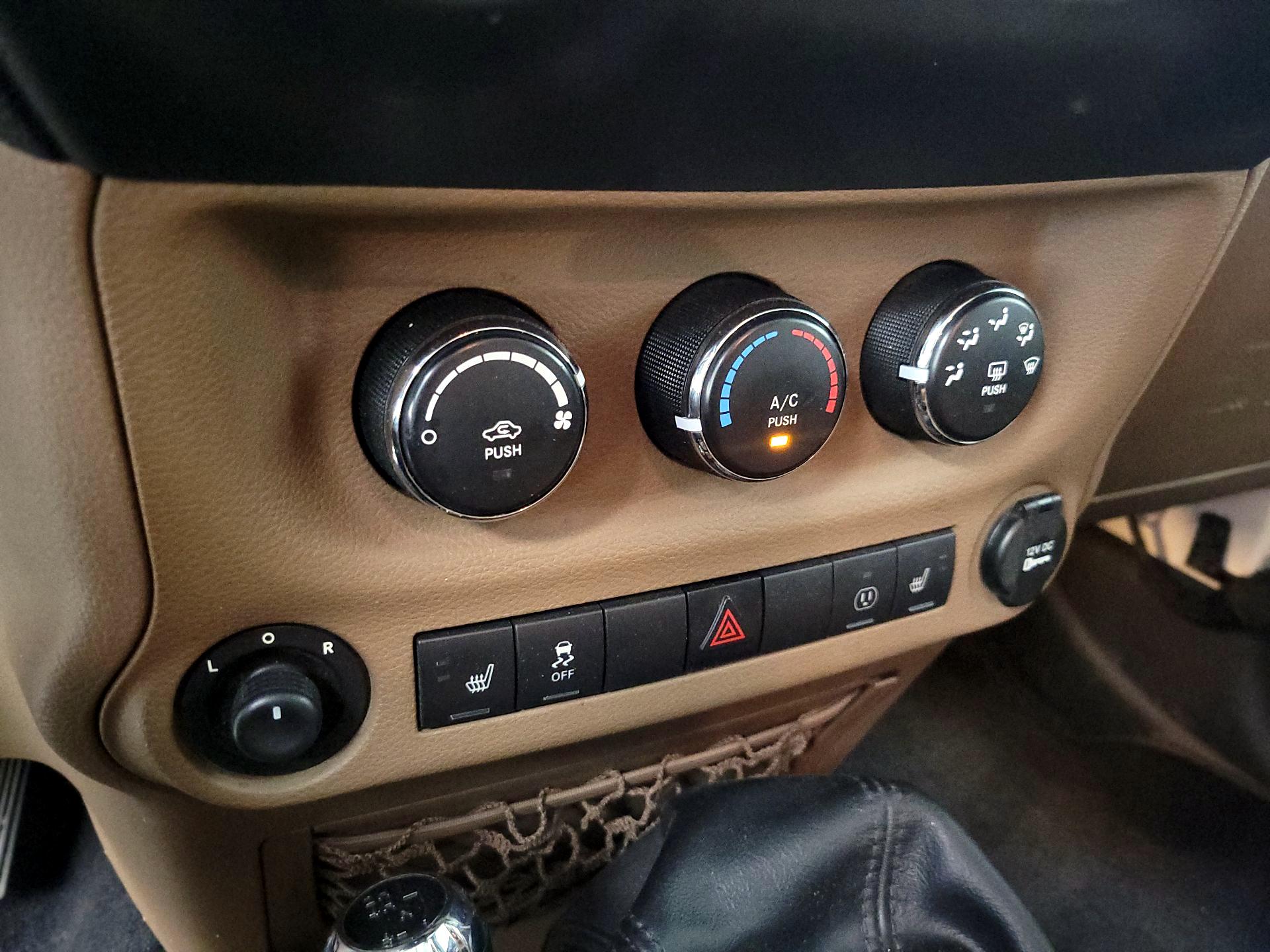 Thumbnail: 2014 Jeep Wrangler - 16