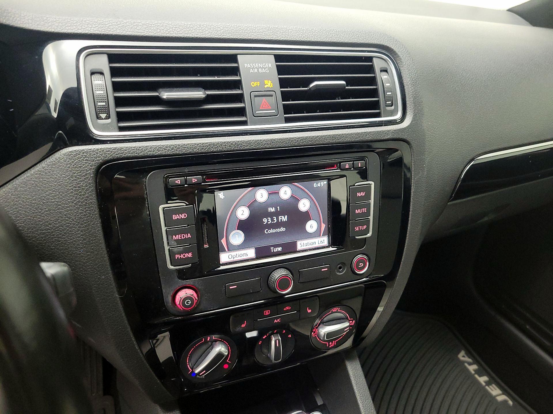 Thumbnail: 2015 Volkswagen Jetta - 16