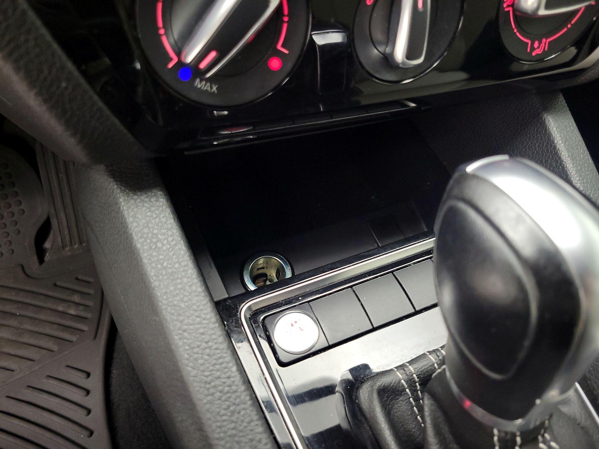 Thumbnail: 2015 Volkswagen Jetta - 19