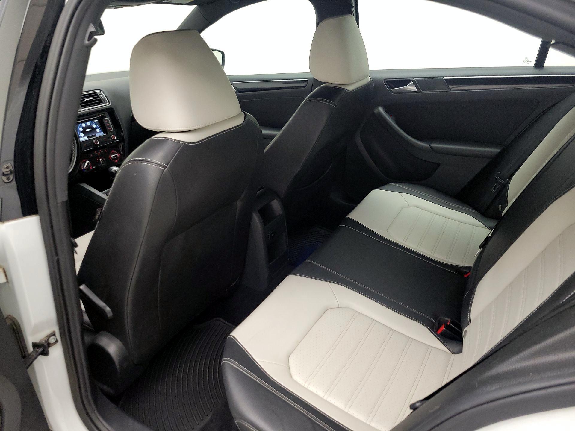 Thumbnail: 2015 Volkswagen Jetta - 20
