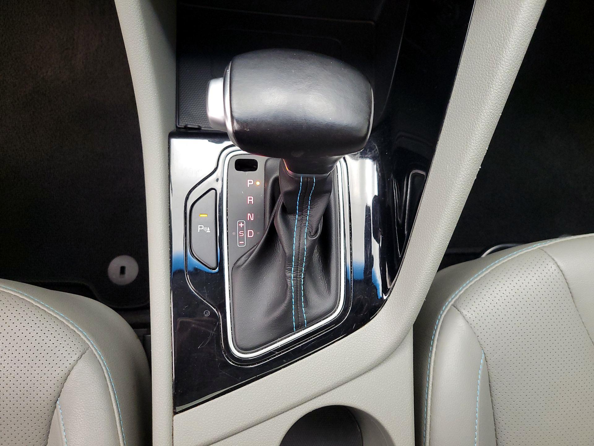 Thumbnail: 2017 Kia Niro - 18