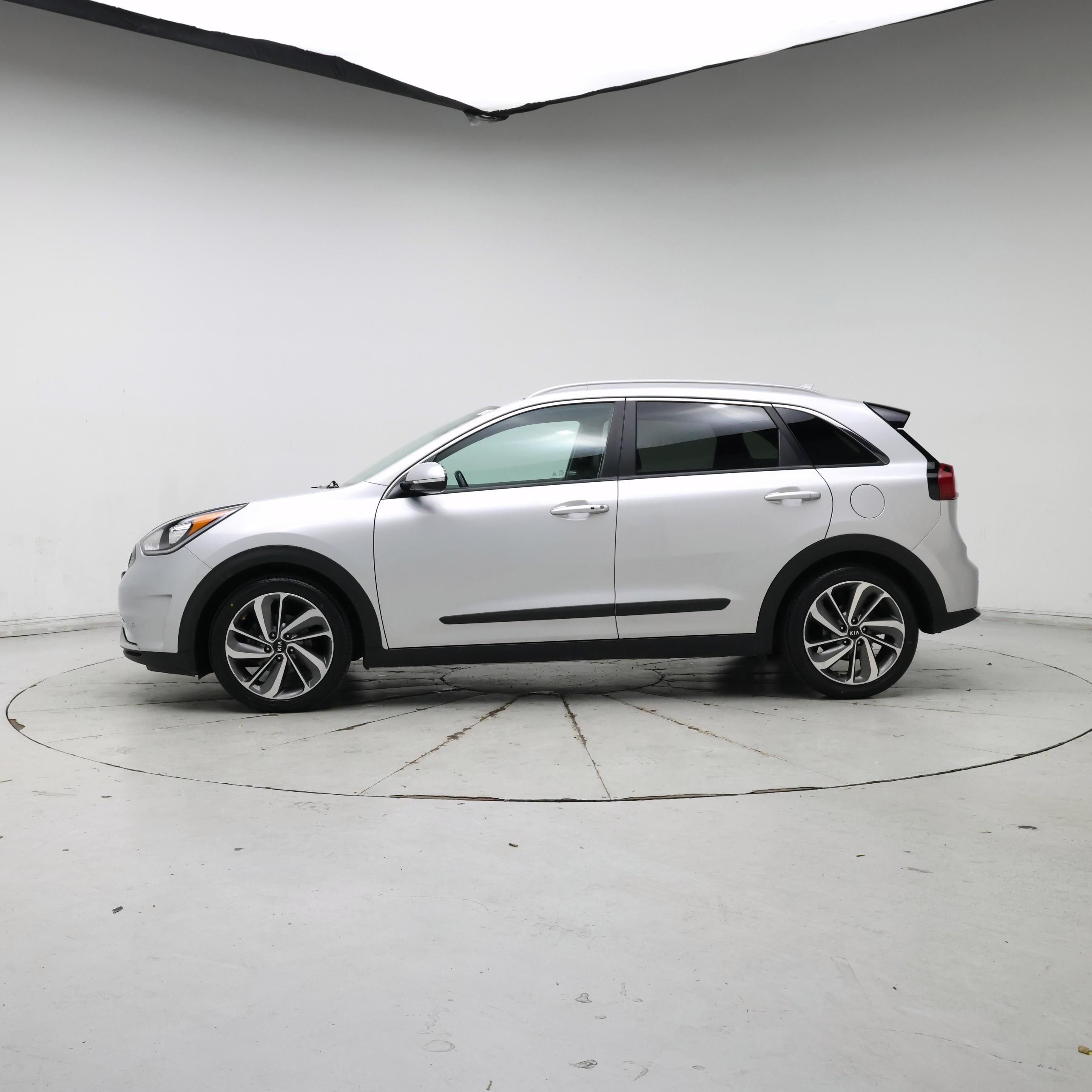 Thumbnail: 2017 Kia Niro - 3