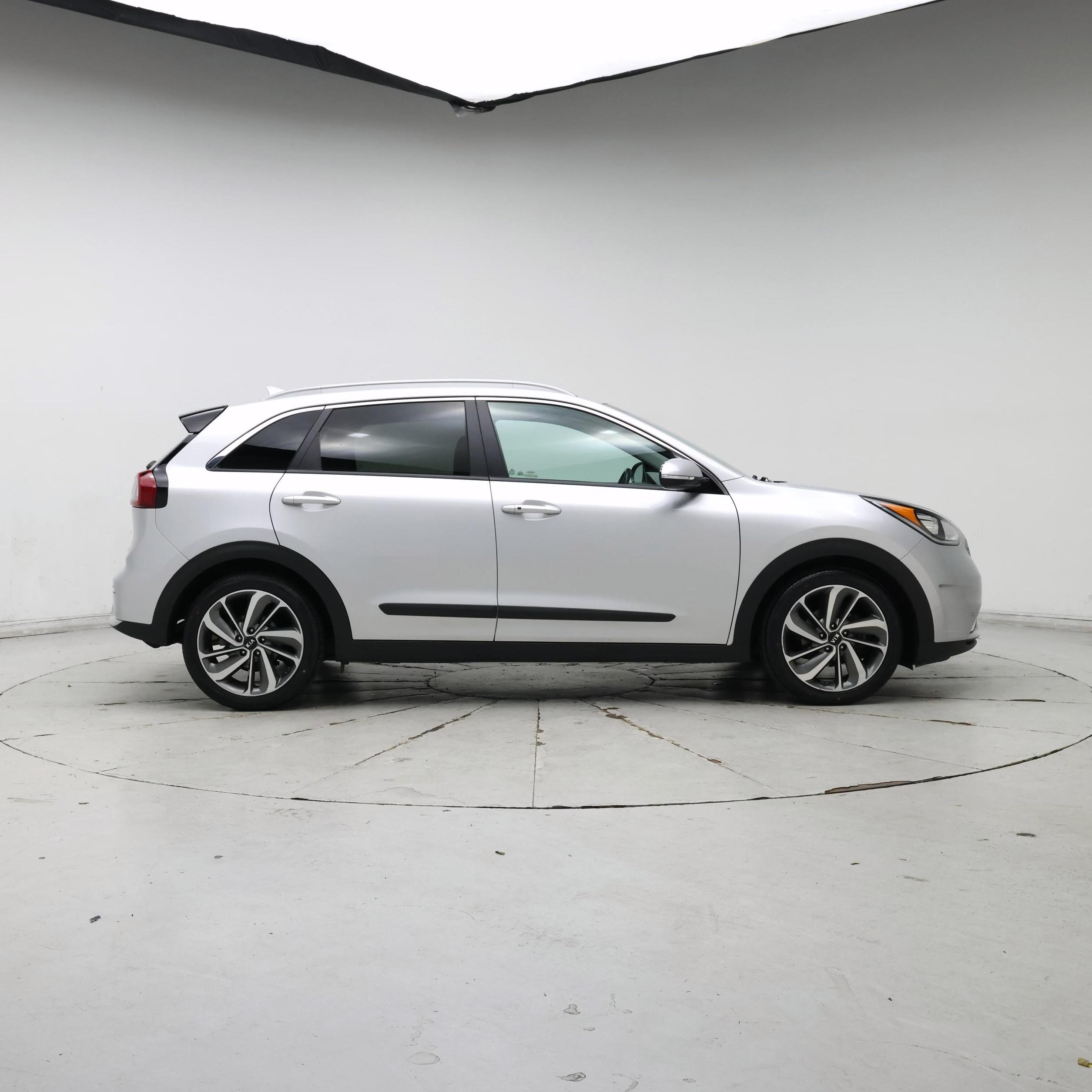 Thumbnail: 2017 Kia Niro - 7