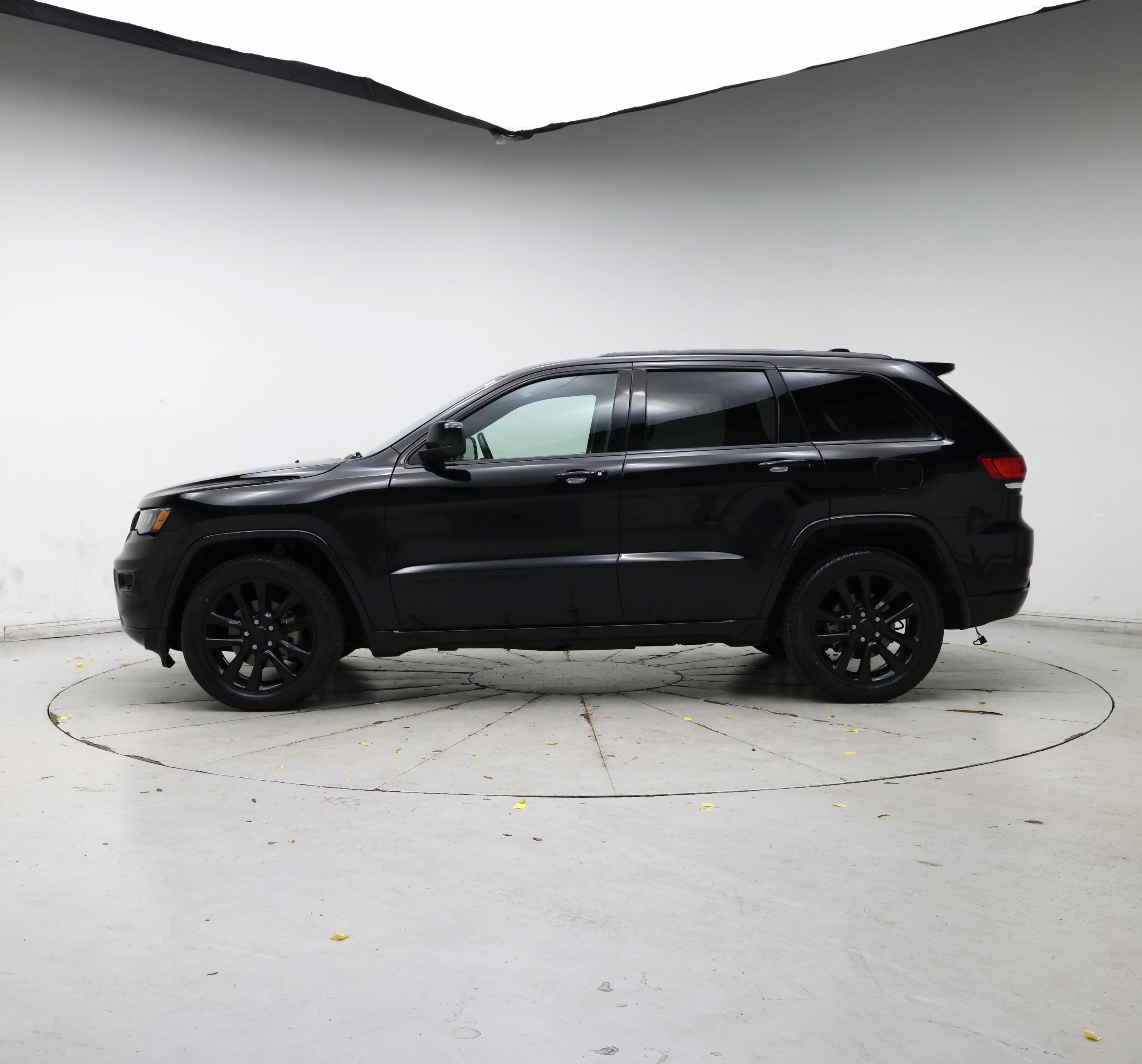 Thumbnail: 2018 Jeep Grand Cherokee - 3