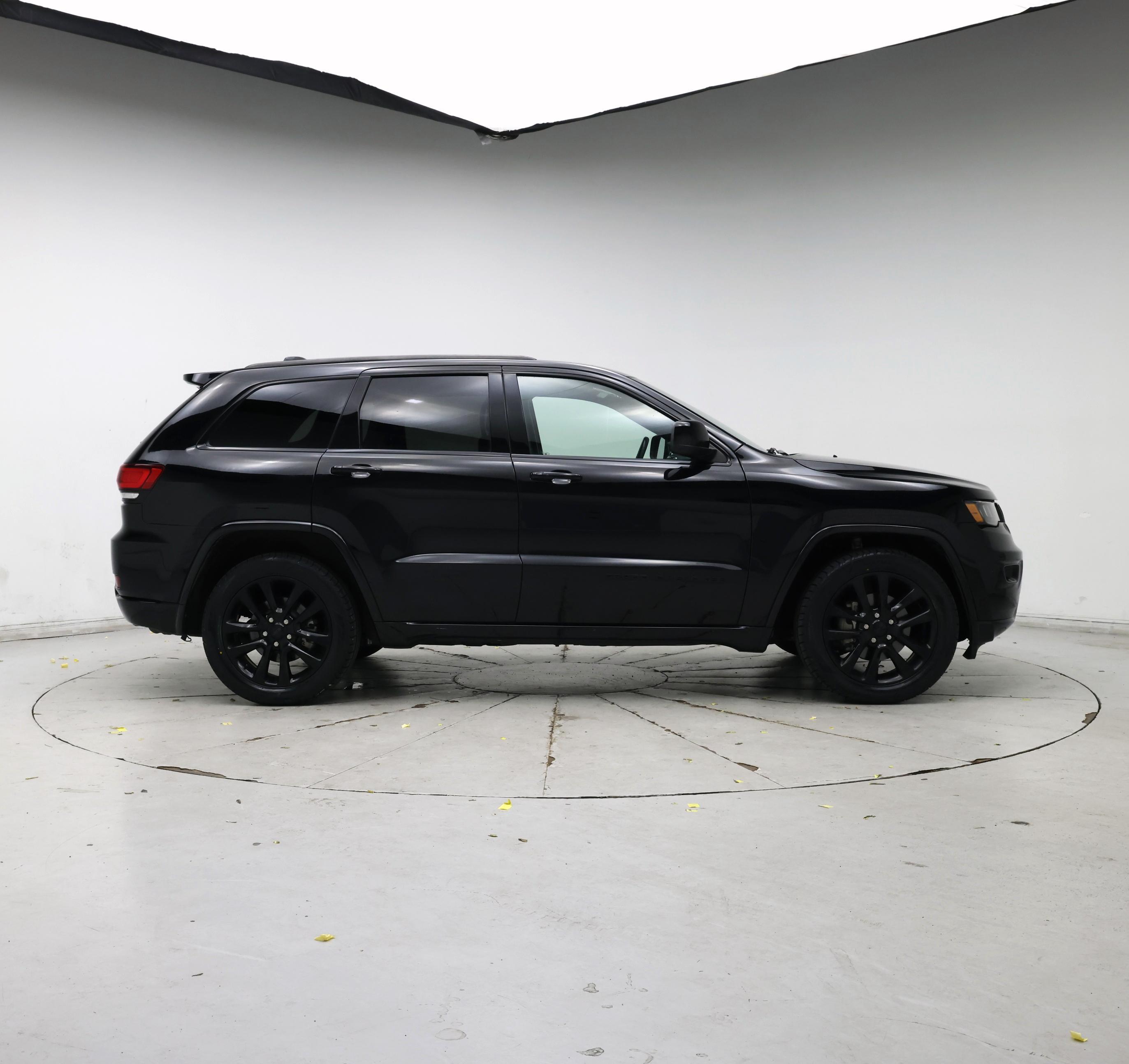 Thumbnail: 2018 Jeep Grand Cherokee - 7