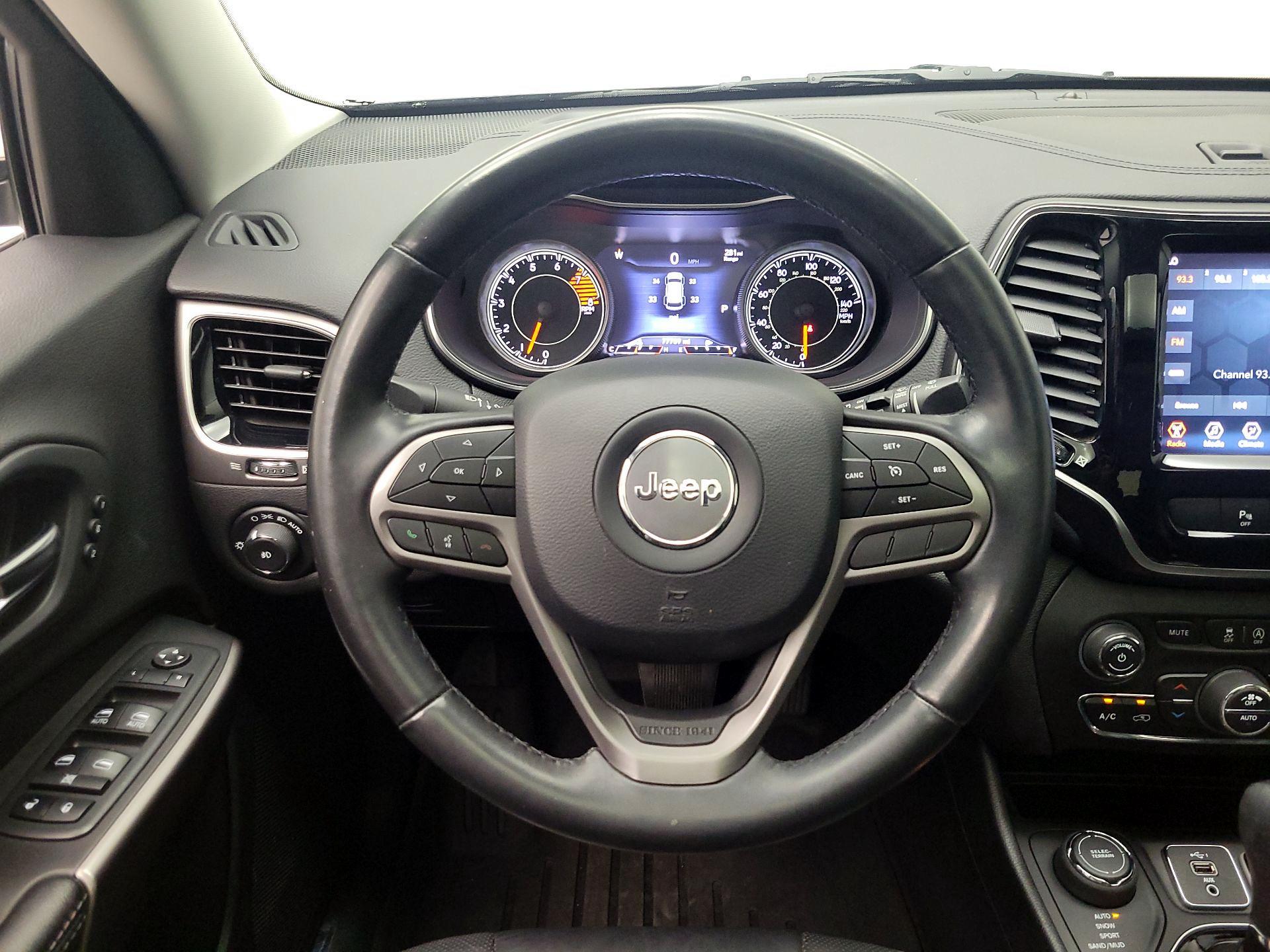 Thumbnail: 2019 Jeep Cherokee - 10