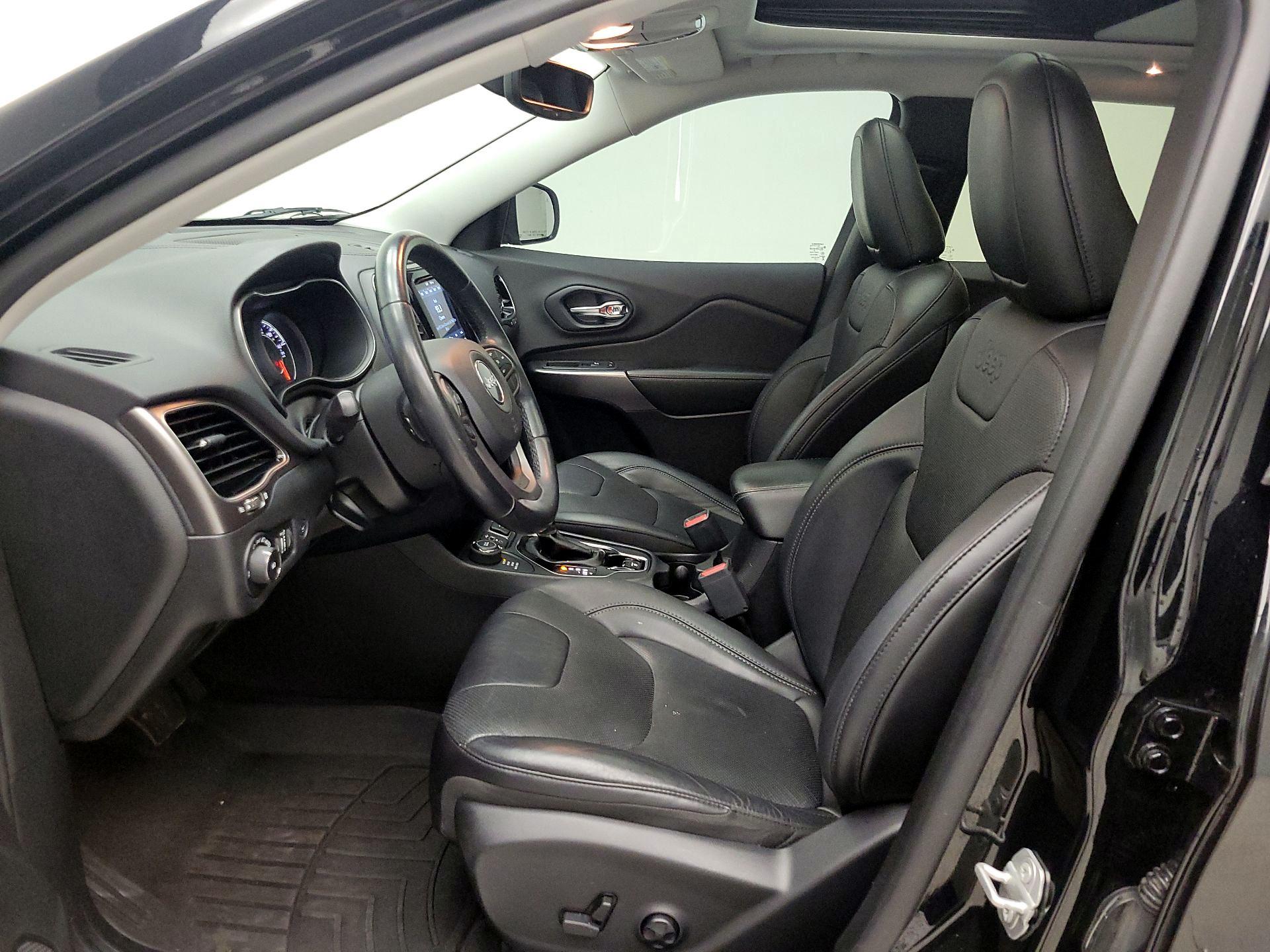 Thumbnail: 2019 Jeep Cherokee - 11