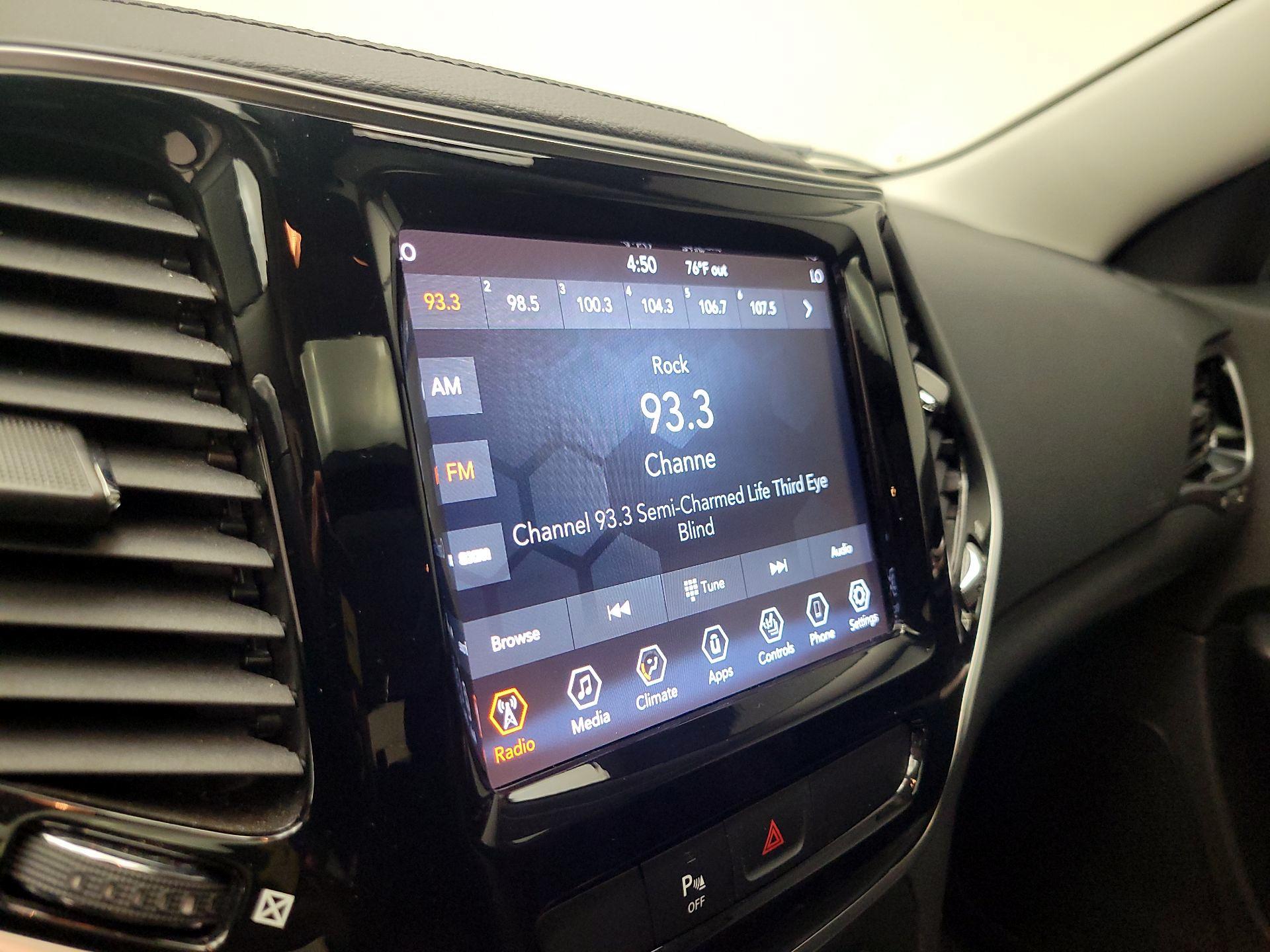 Thumbnail: 2019 Jeep Cherokee - 15