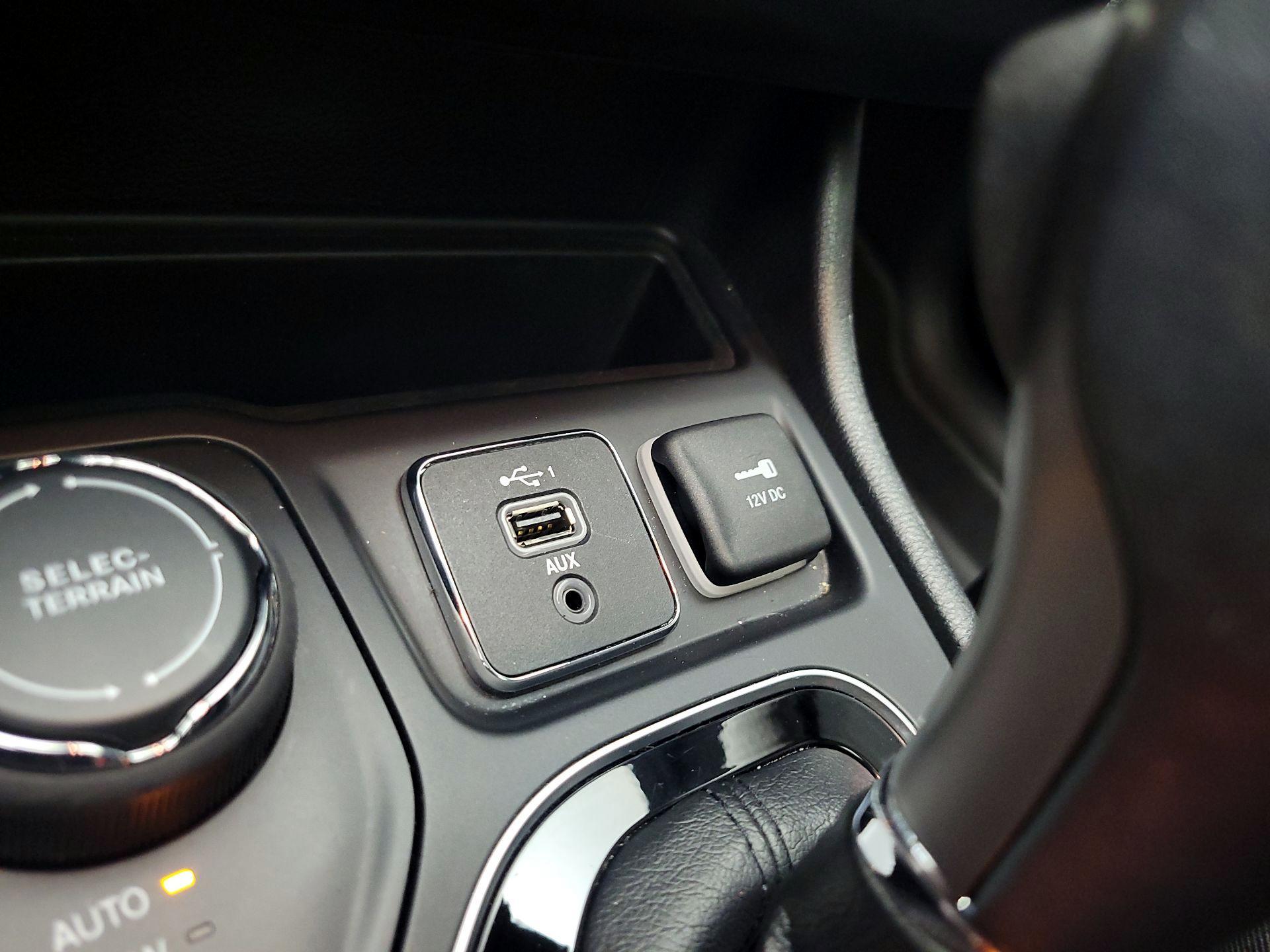 Thumbnail: 2019 Jeep Cherokee - 18