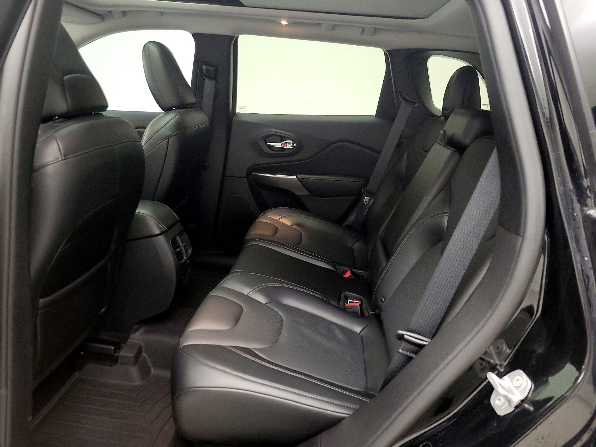 Thumbnail: 2019 Jeep Cherokee - 20