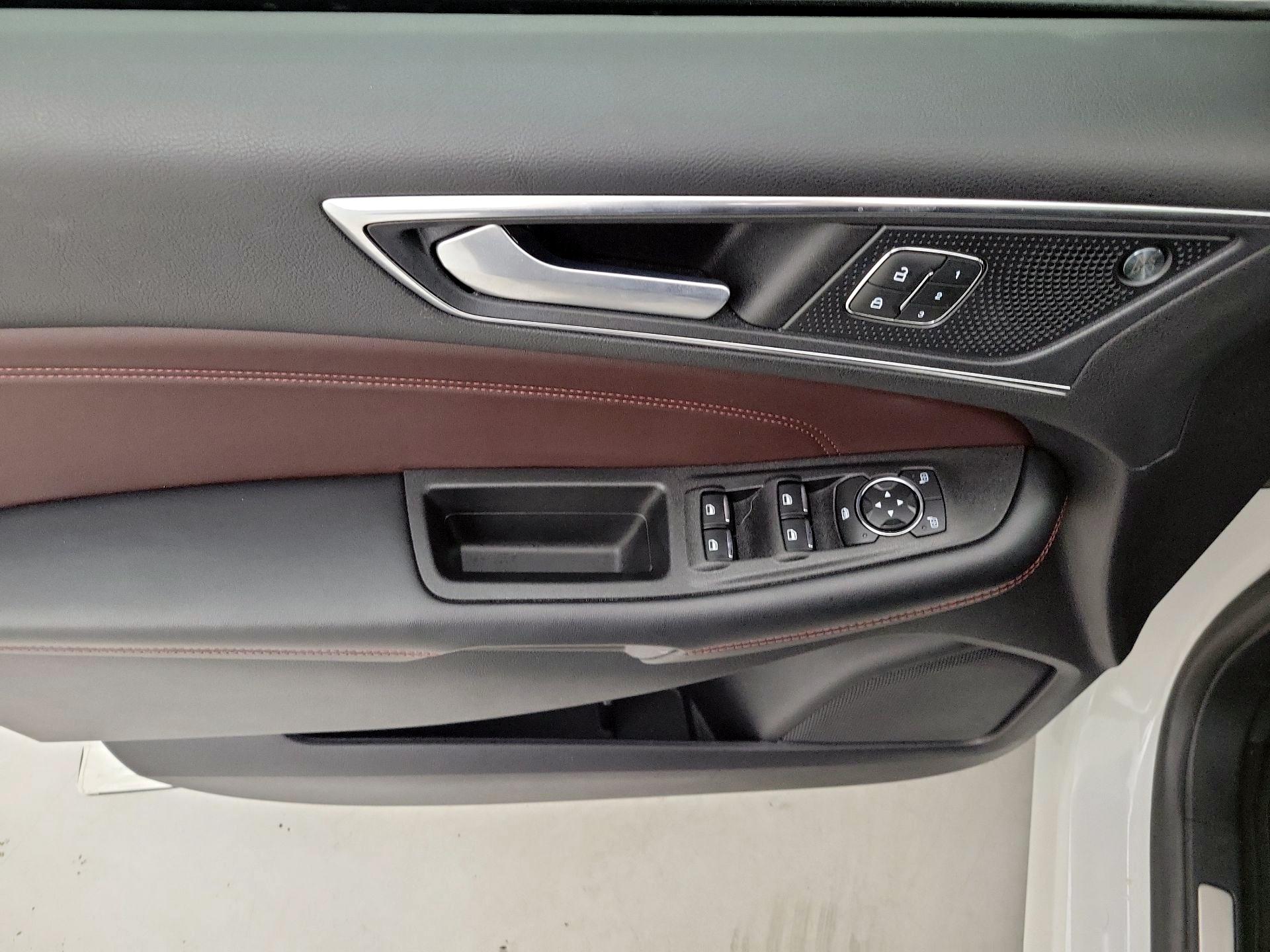 Thumbnail: 2022 Ford Edge - 10