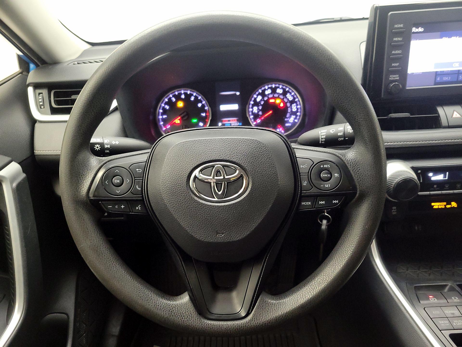 Thumbnail: 2019 Toyota RAV4 - 10