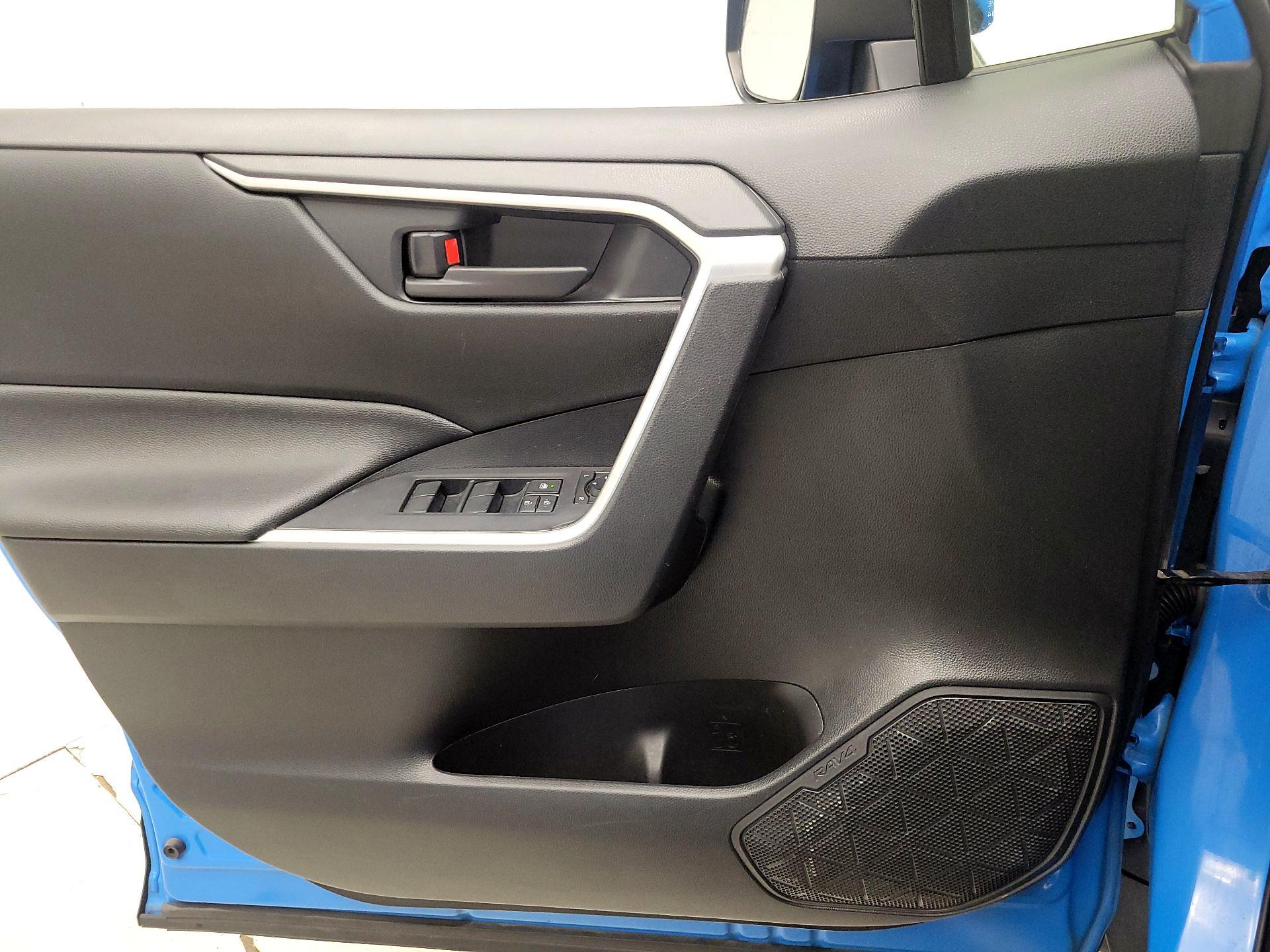 Thumbnail: 2019 Toyota RAV4 - 12
