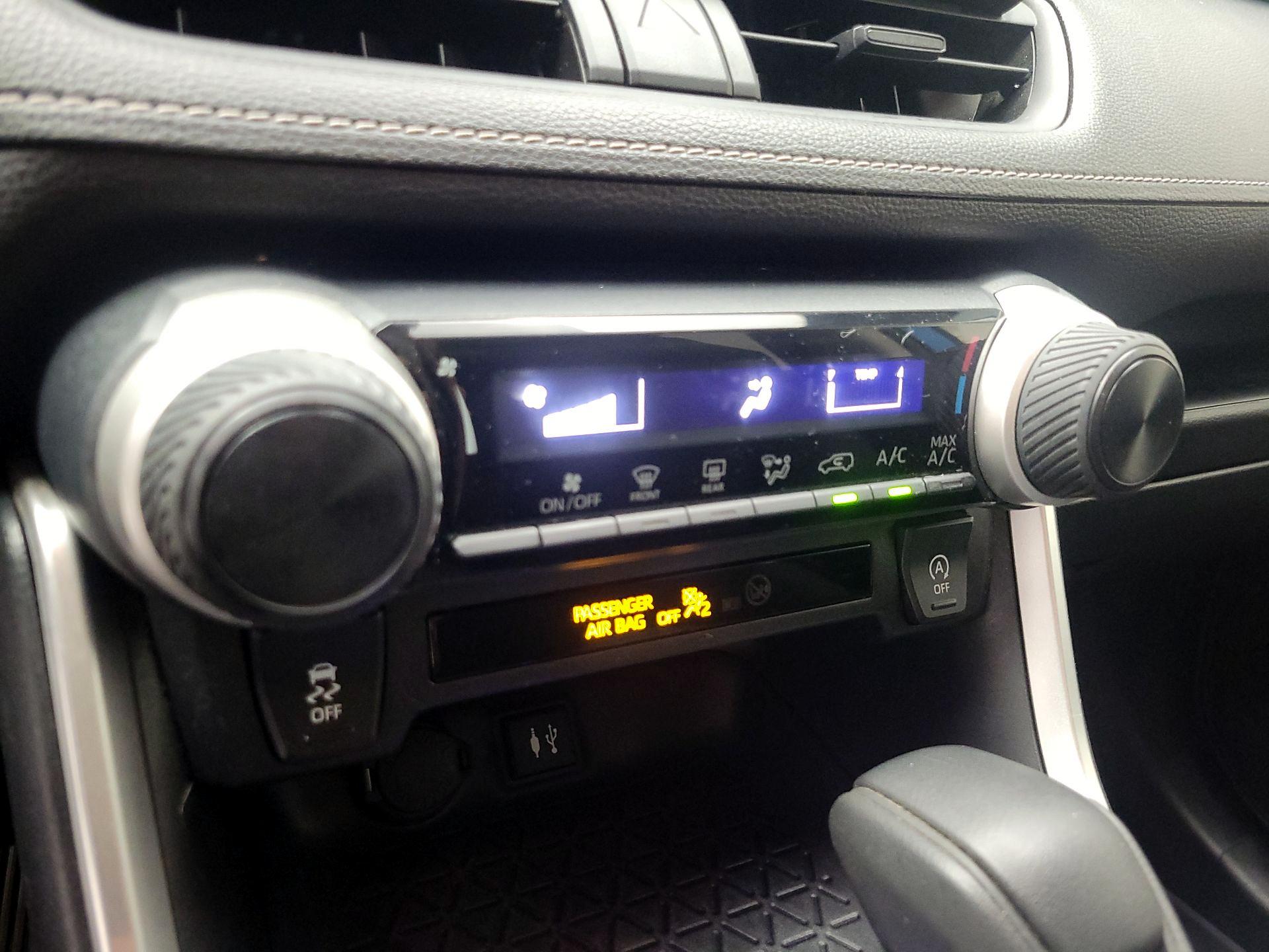 Thumbnail: 2019 Toyota RAV4 - 16