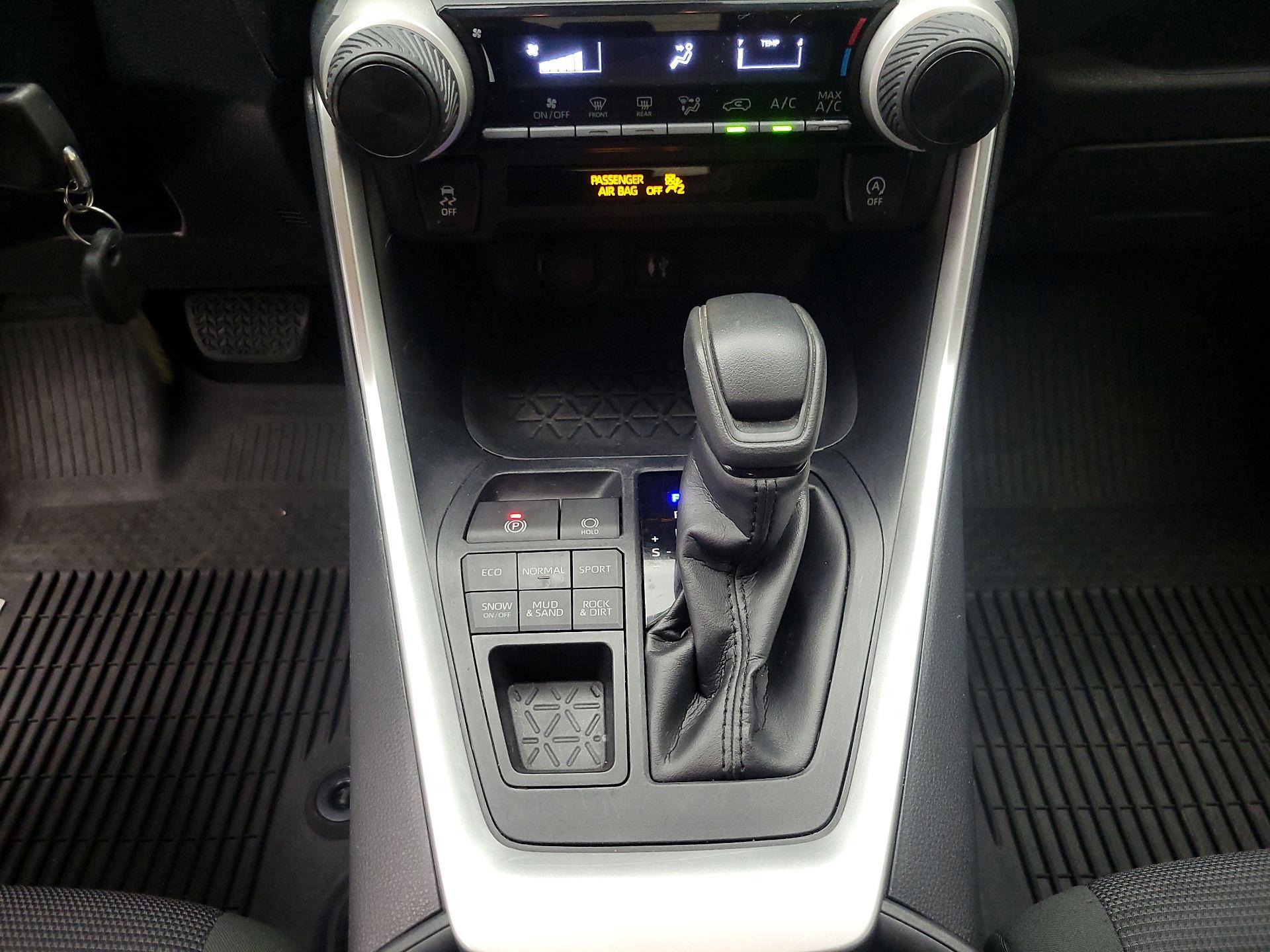 Thumbnail: 2019 Toyota RAV4 - 17