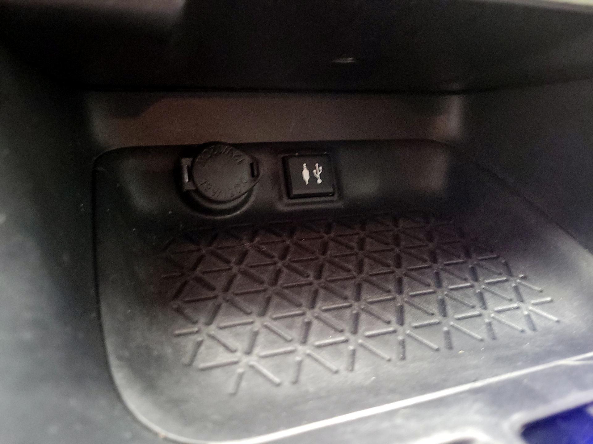 Thumbnail: 2019 Toyota RAV4 - 18