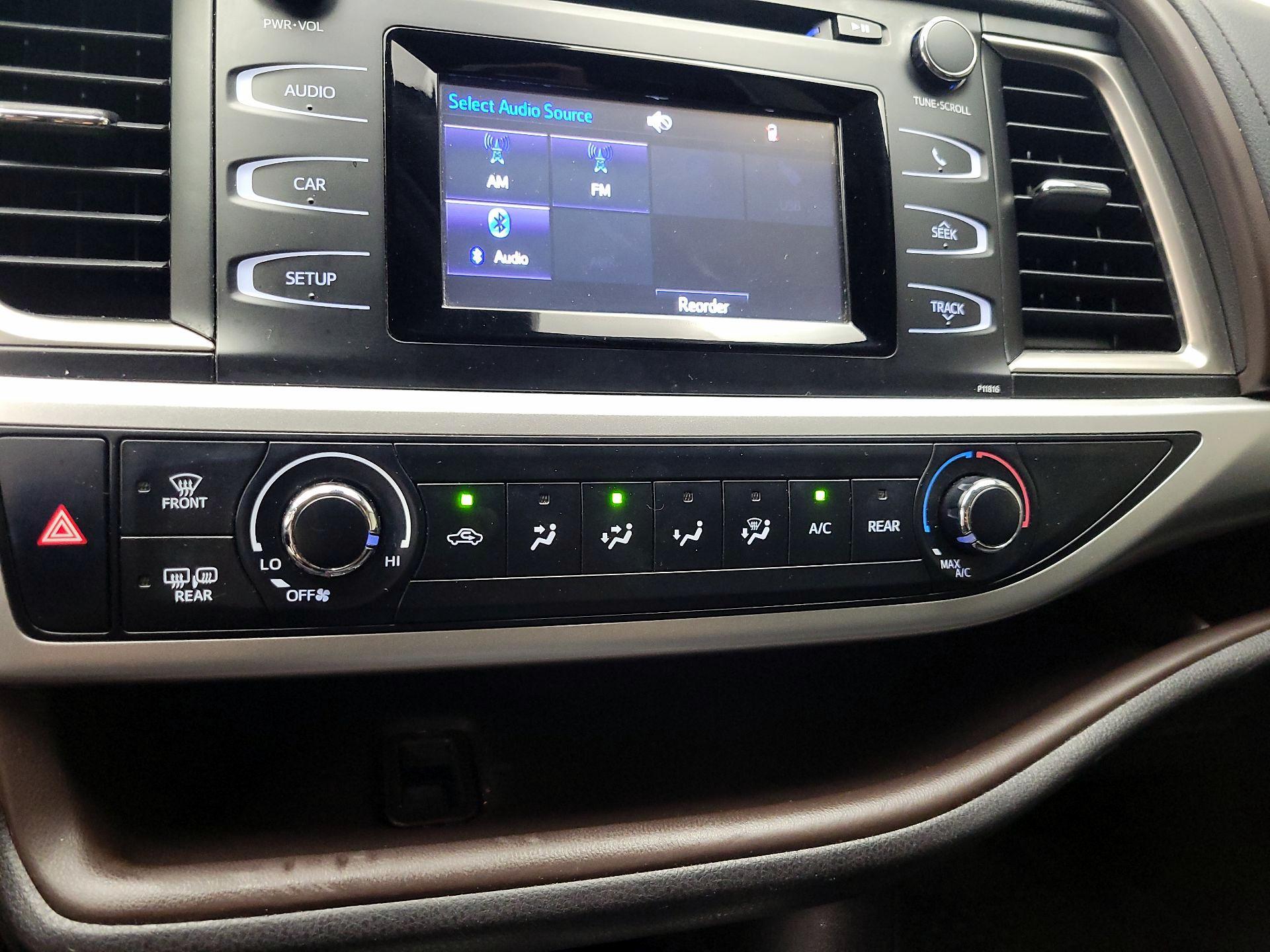 Thumbnail: 2019 Toyota Highlander - 16