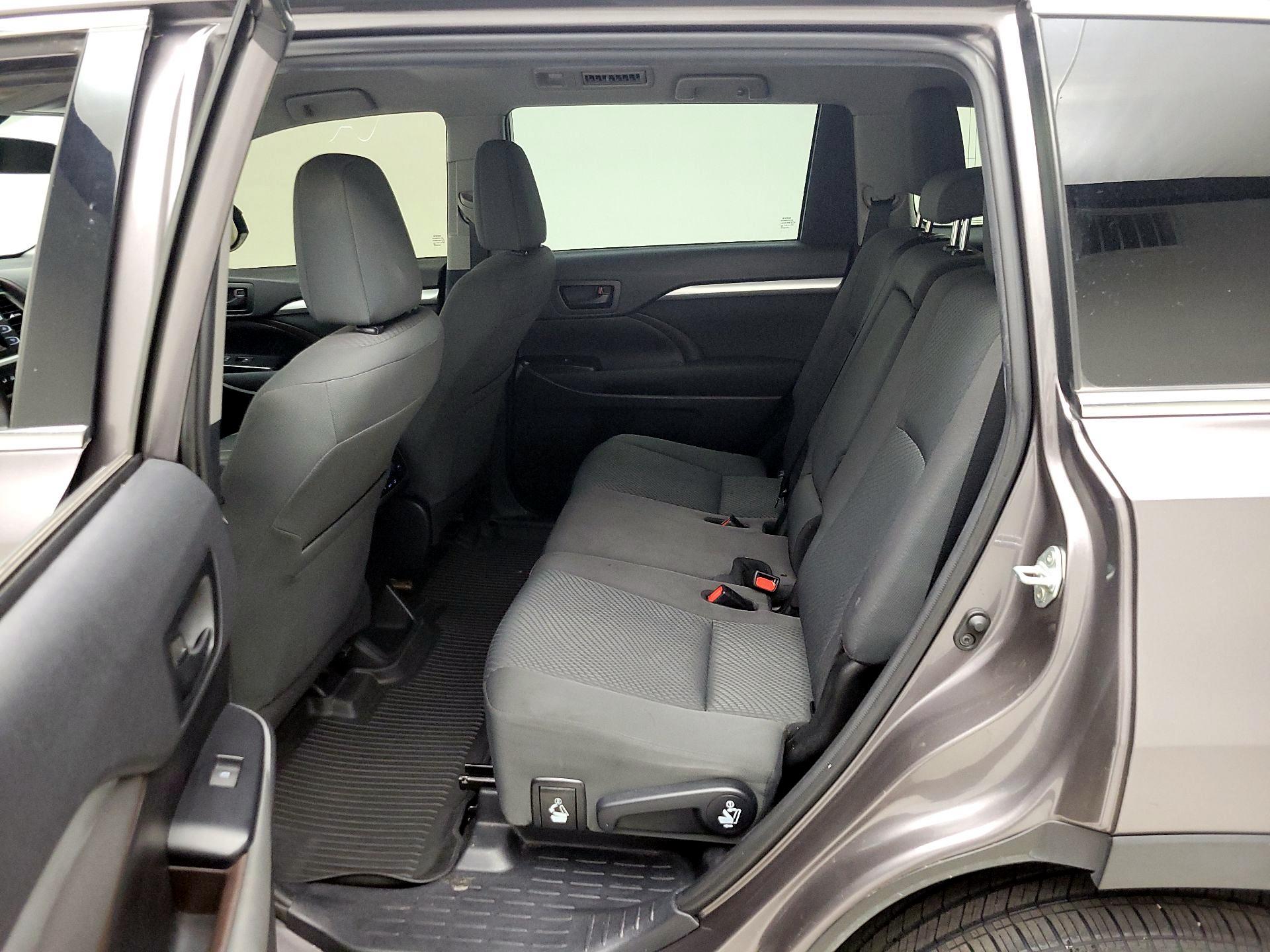Thumbnail: 2019 Toyota Highlander - 19