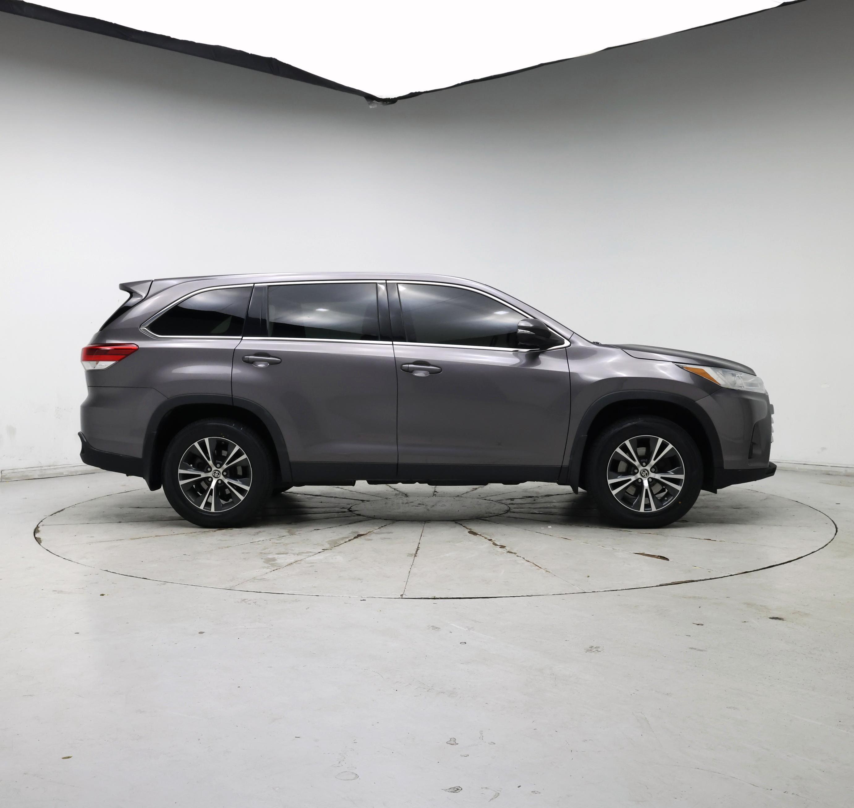 Thumbnail: 2019 Toyota Highlander - 7