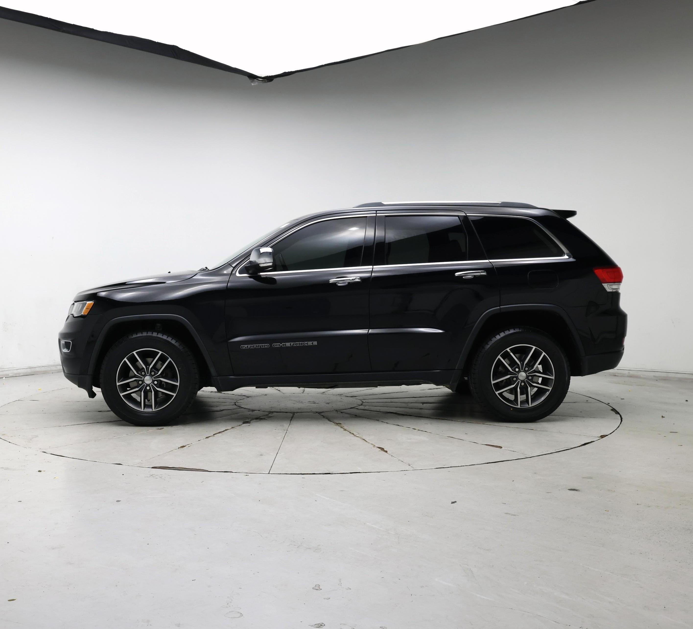 Thumbnail: 2018 Jeep Grand Cherokee - 3