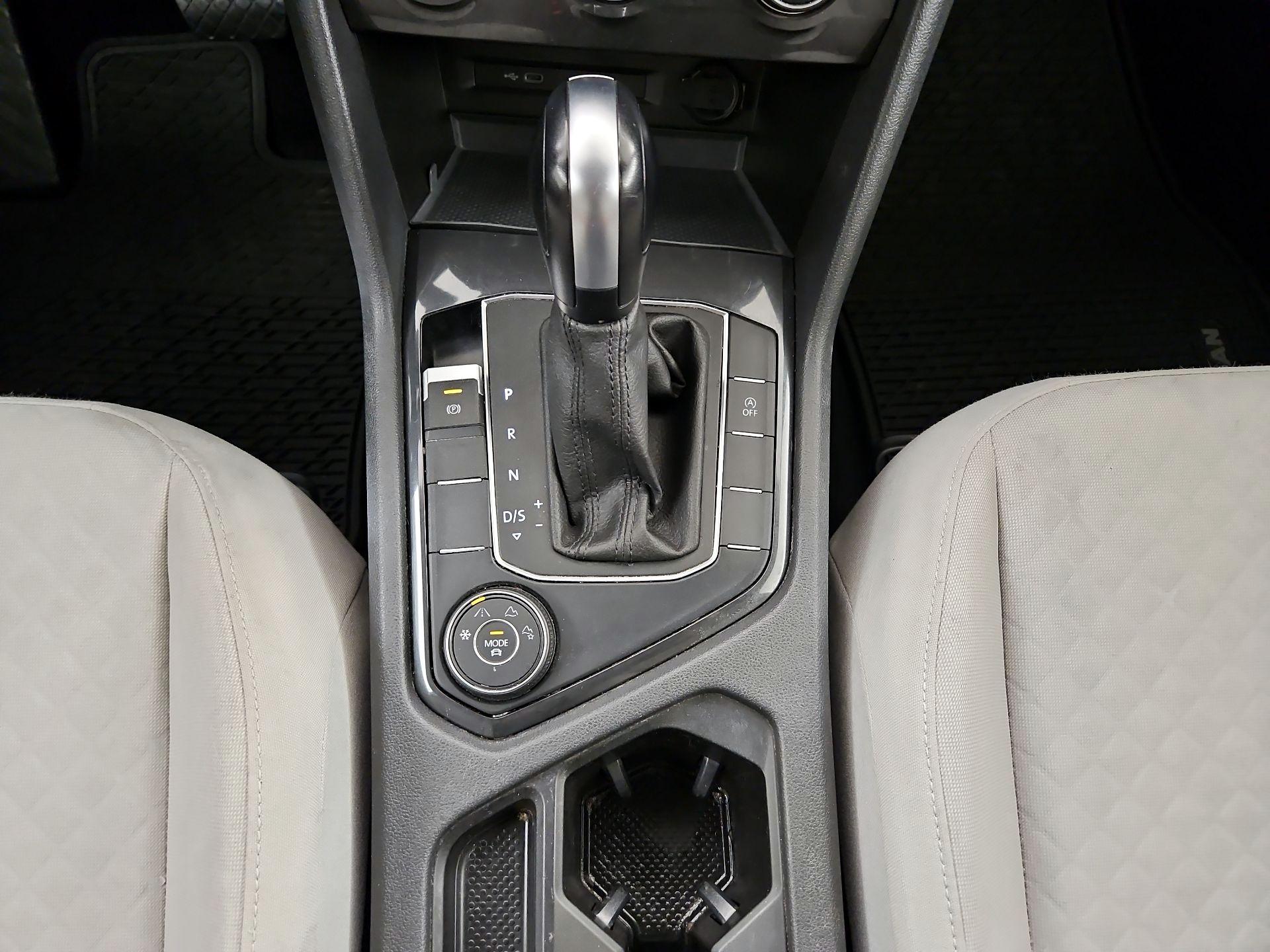 Thumbnail: 2021 Volkswagen Tiguan - 17