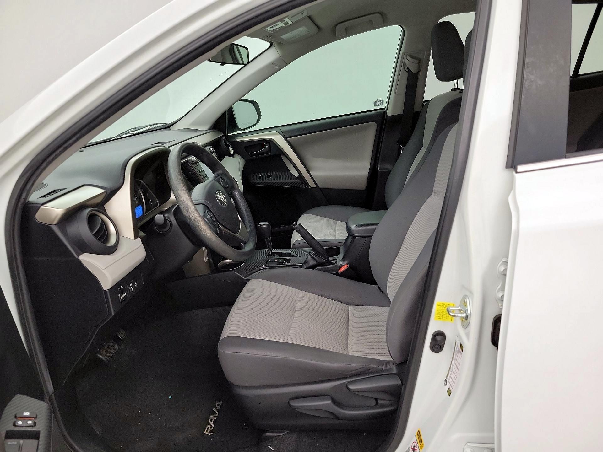 Thumbnail: 2015 Toyota RAV4 - 11