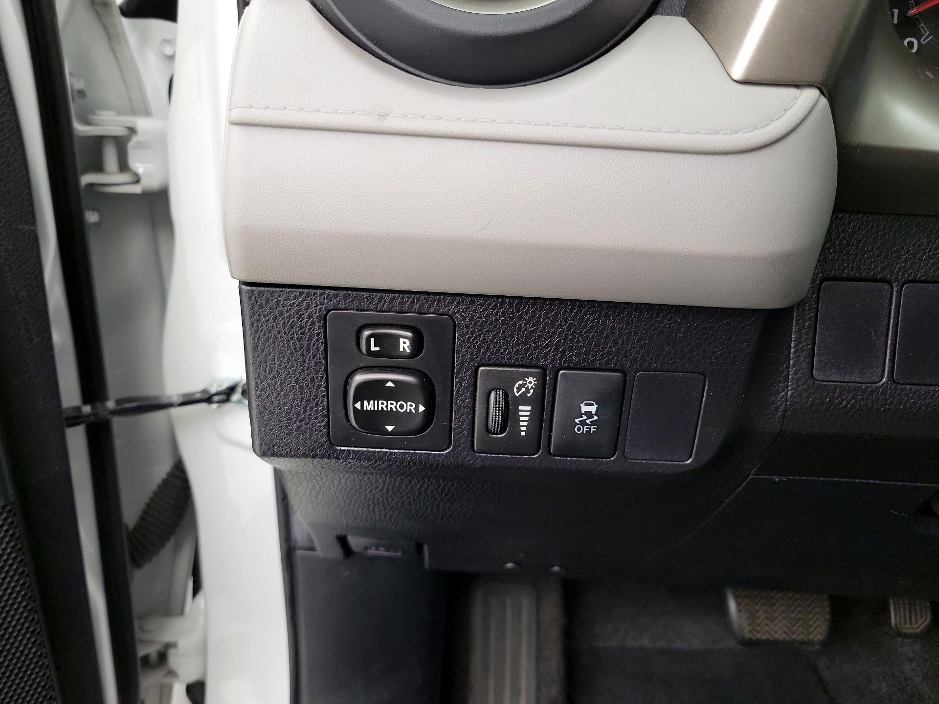 Thumbnail: 2015 Toyota RAV4 - 13