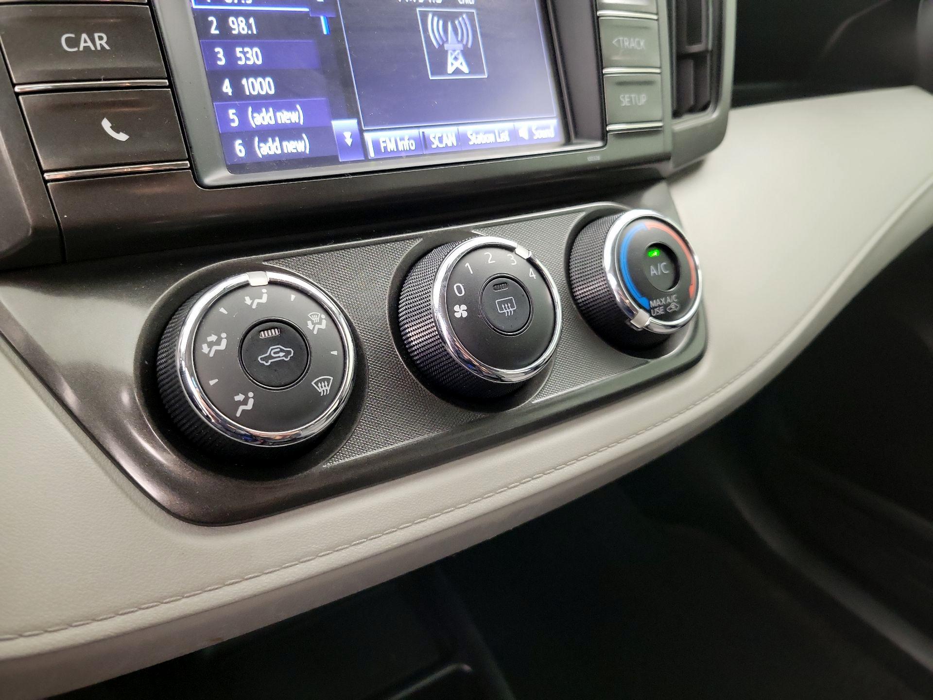 Thumbnail: 2015 Toyota RAV4 - 16