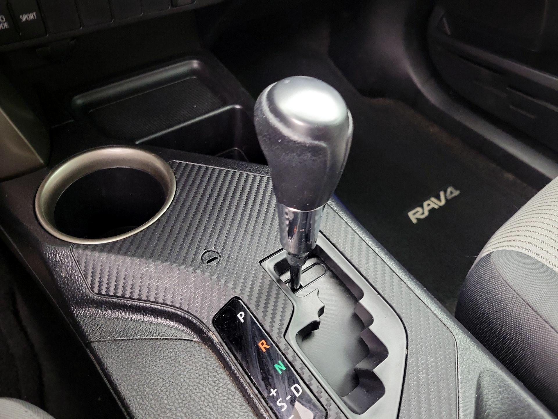 Thumbnail: 2015 Toyota RAV4 - 17