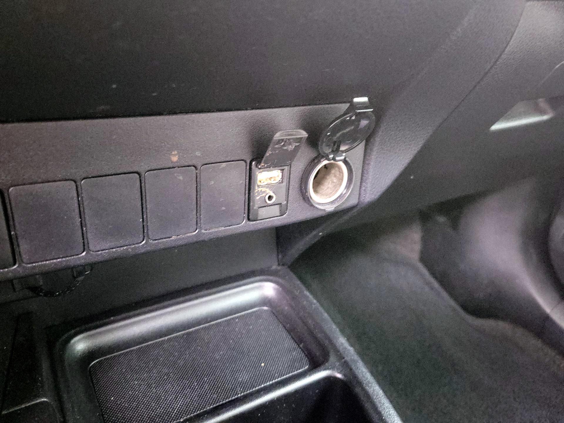 Thumbnail: 2015 Toyota RAV4 - 18