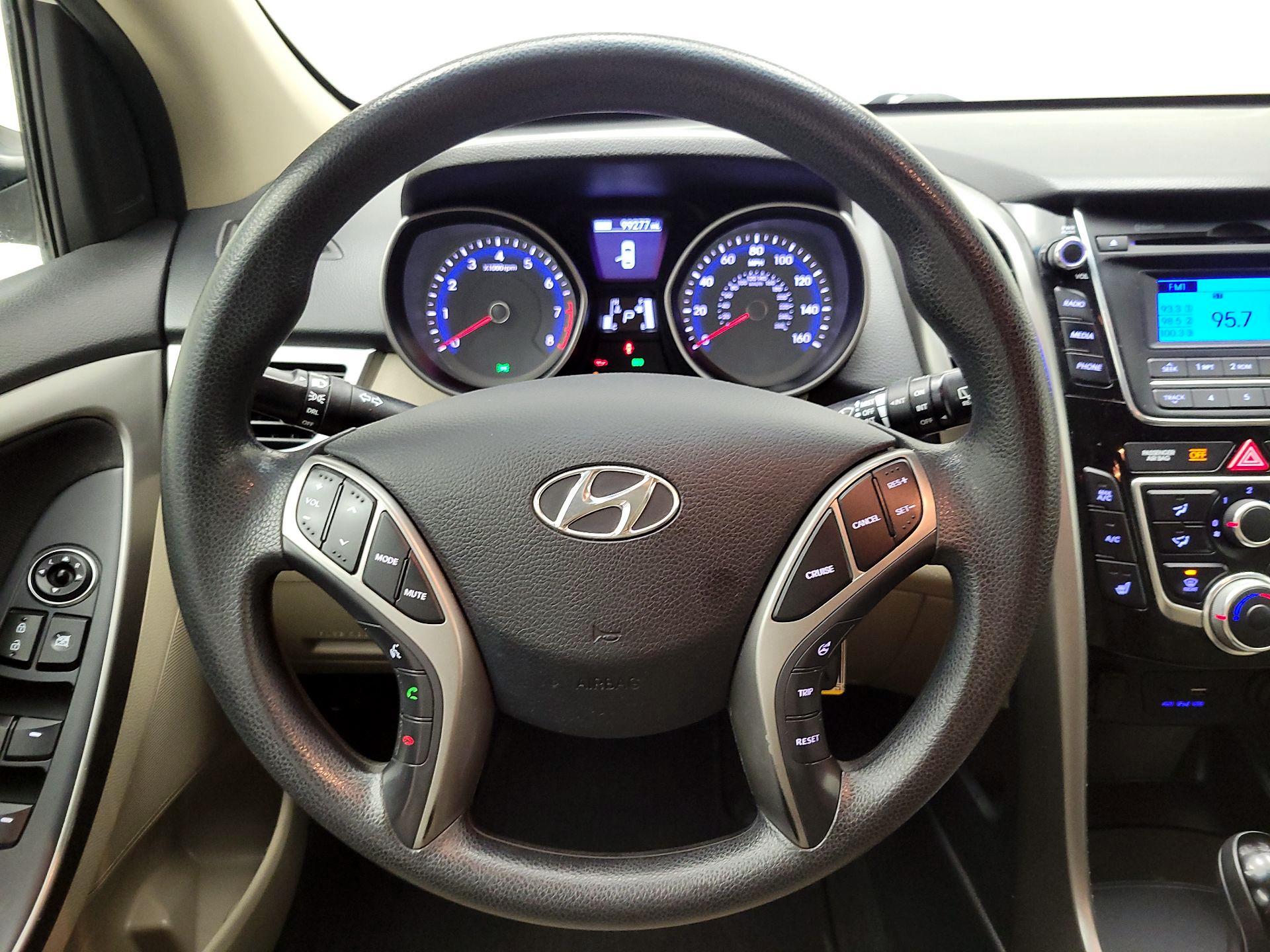 Thumbnail: 2016 Hyundai Elantra - 10