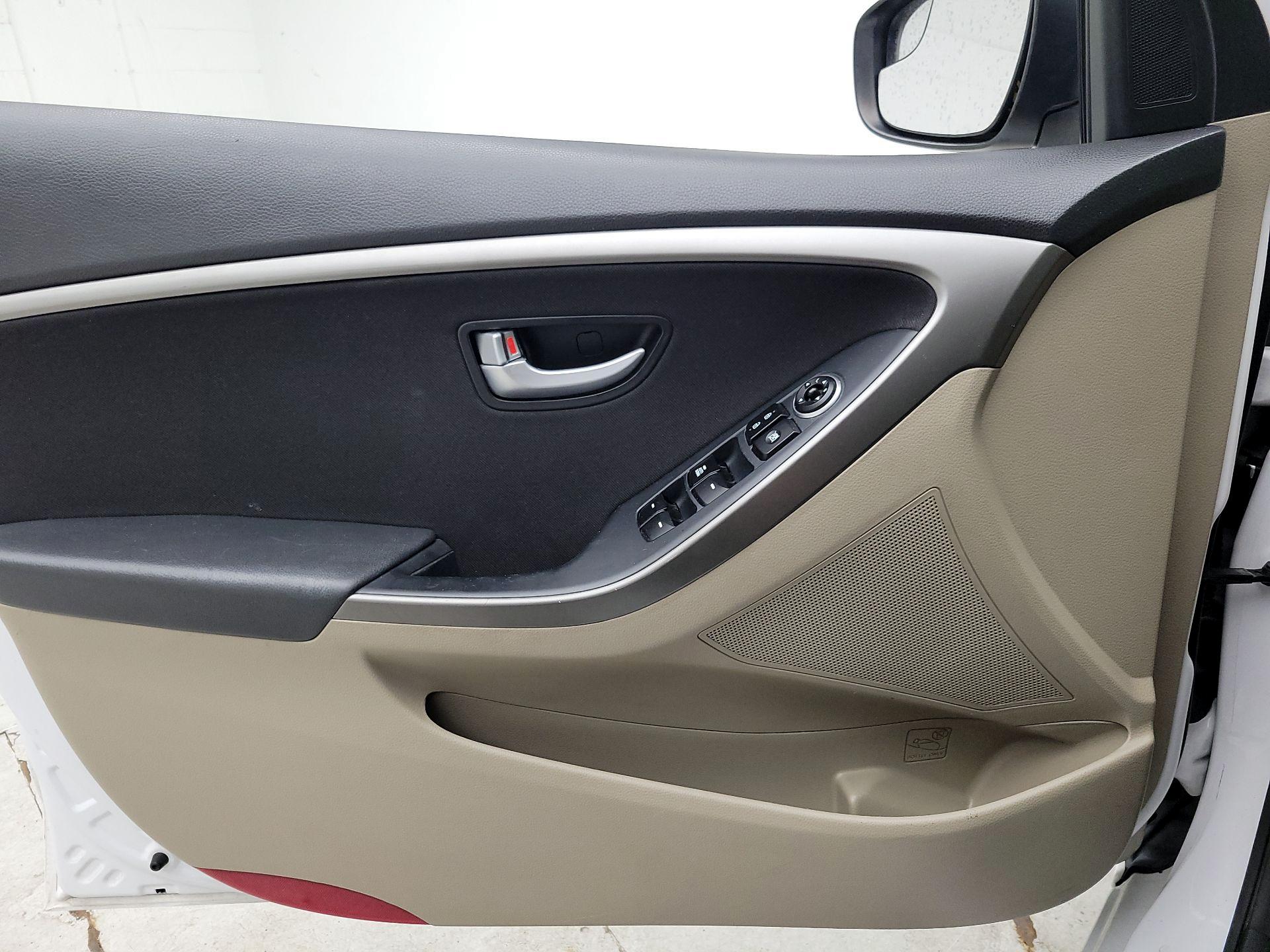 Thumbnail: 2016 Hyundai Elantra - 12
