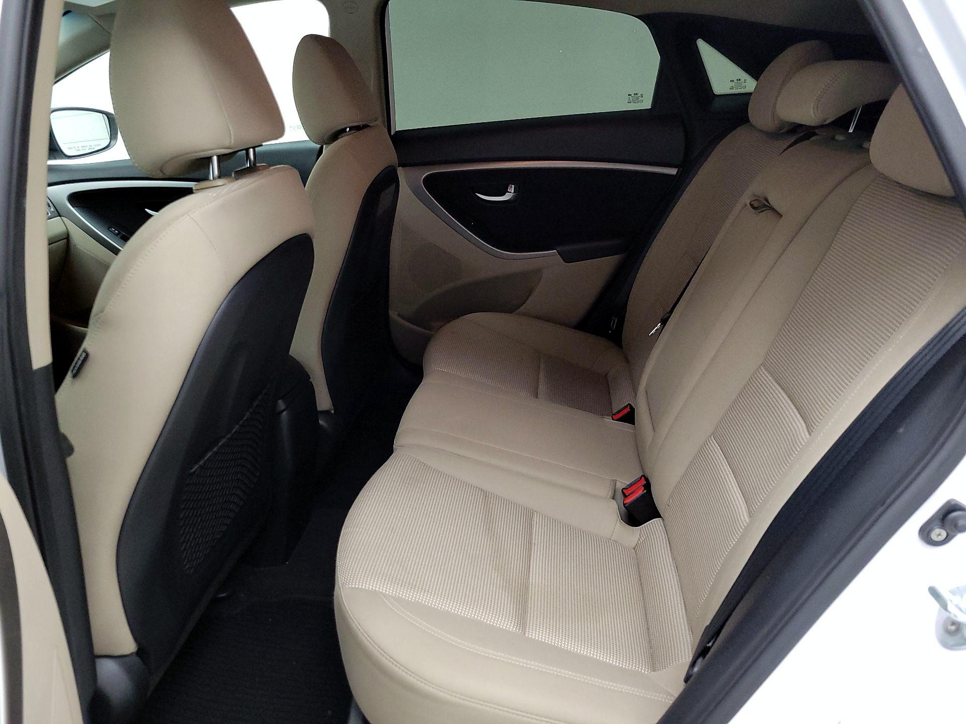Thumbnail: 2016 Hyundai Elantra - 18