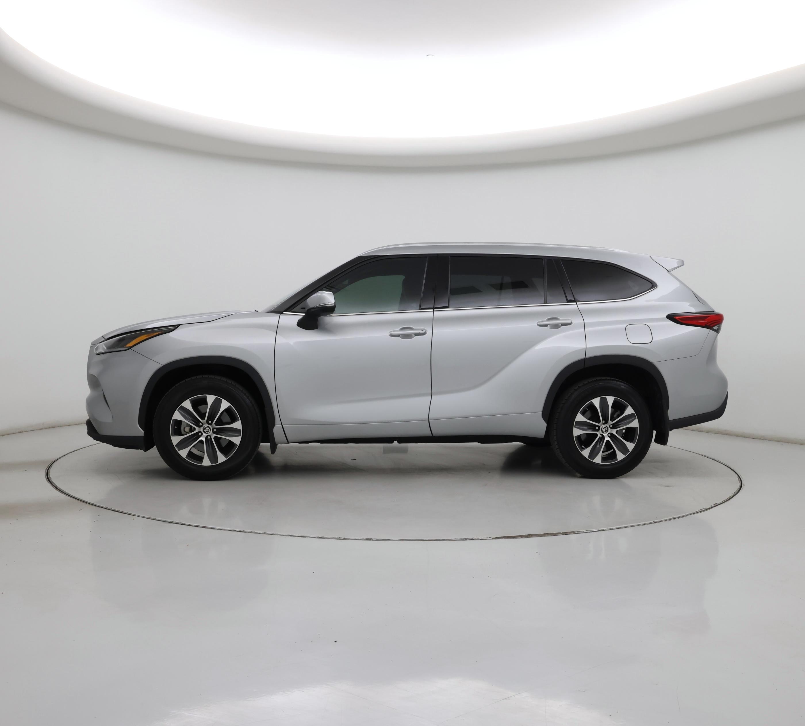 Thumbnail: 2021 Toyota Highlander - 3