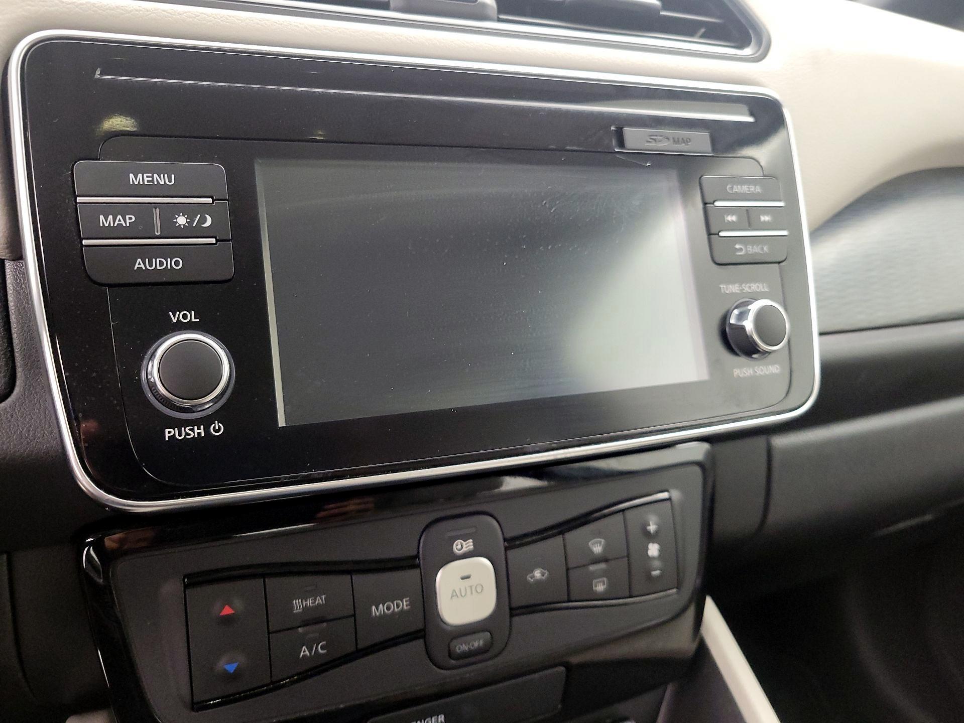 Thumbnail: 2019 Nissan Leaf - 16