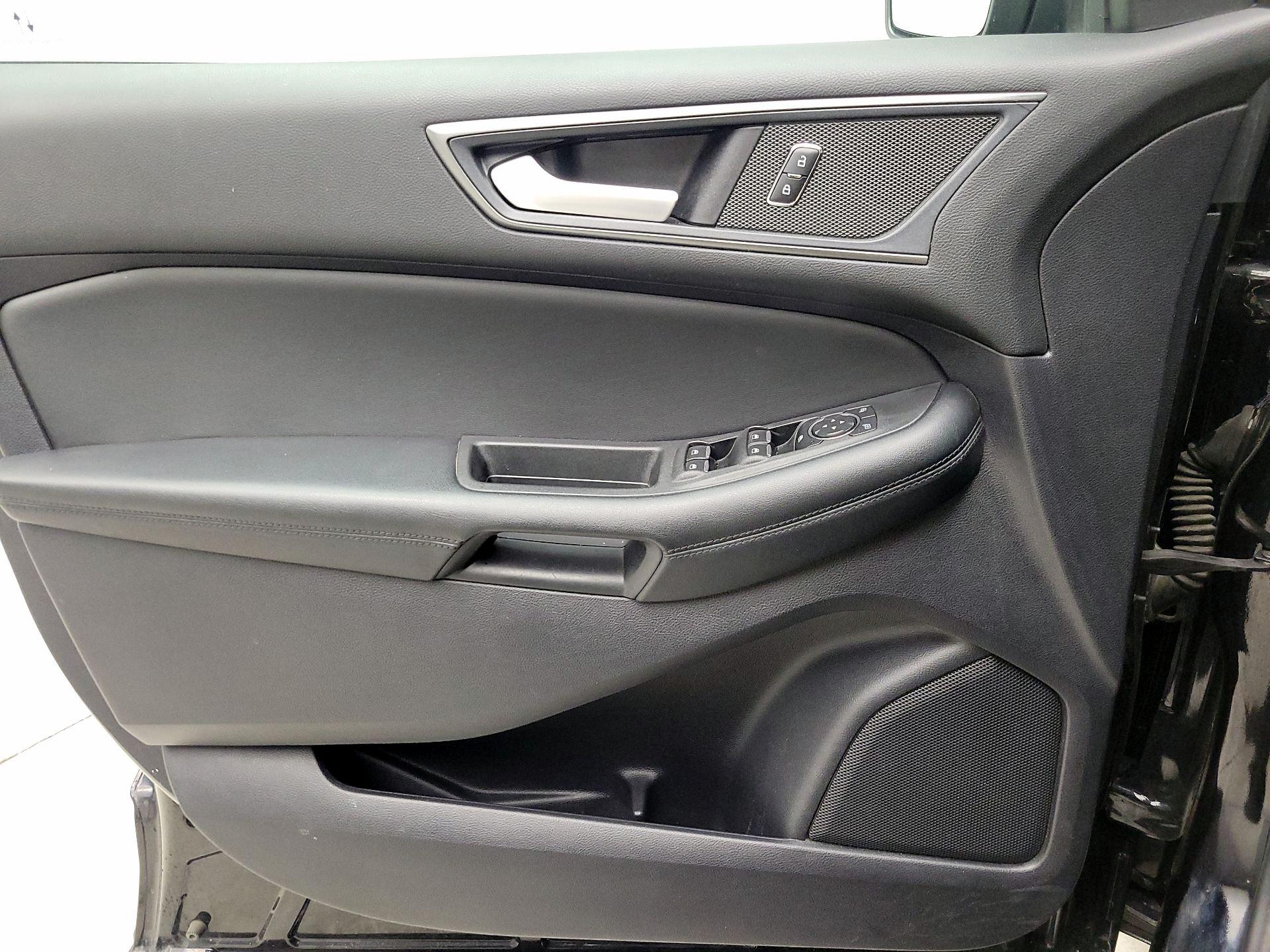 Thumbnail: 2020 Ford Edge - 12