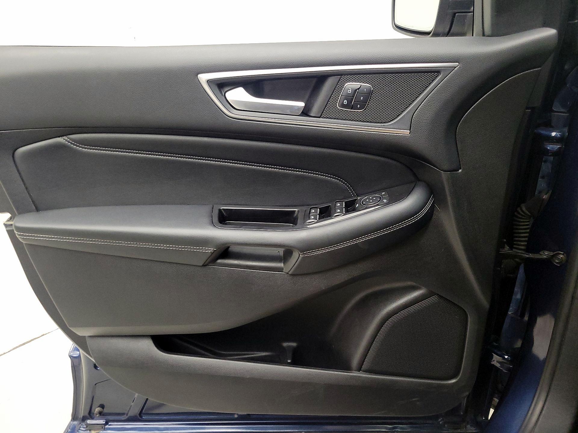 Thumbnail: 2017 Ford Edge - 12