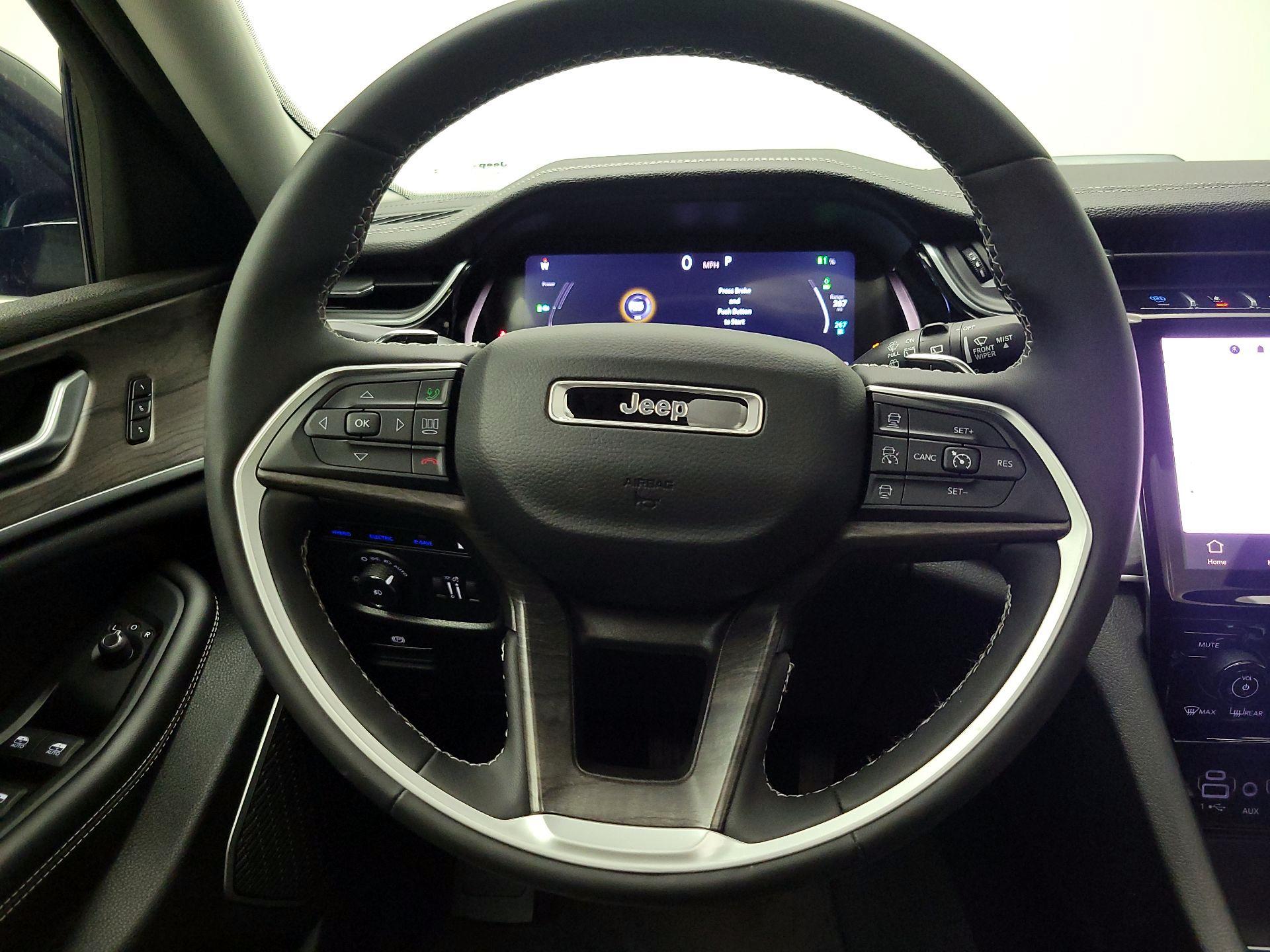 Thumbnail: 2023 Jeep Grand Cherokee - 10