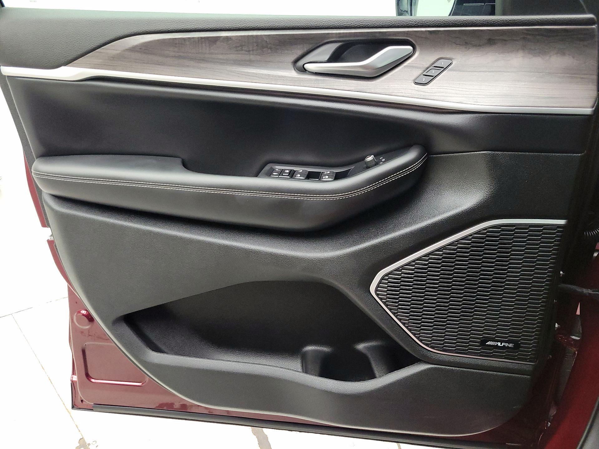 Thumbnail: 2023 Jeep Grand Cherokee - 12