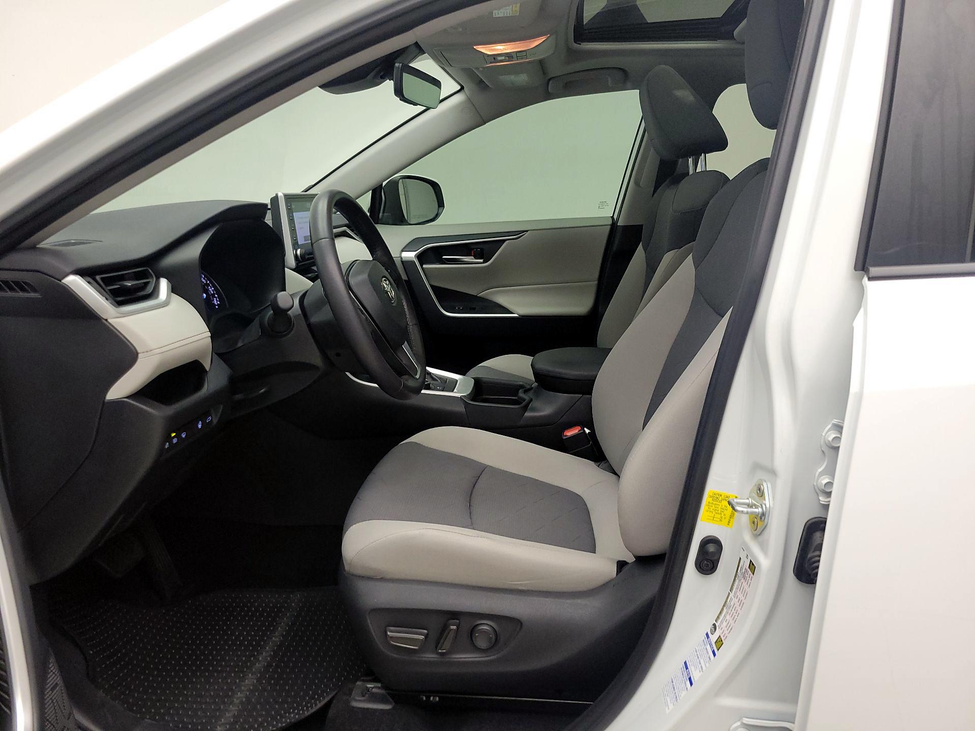 Thumbnail: 2019 Toyota RAV4 - 11