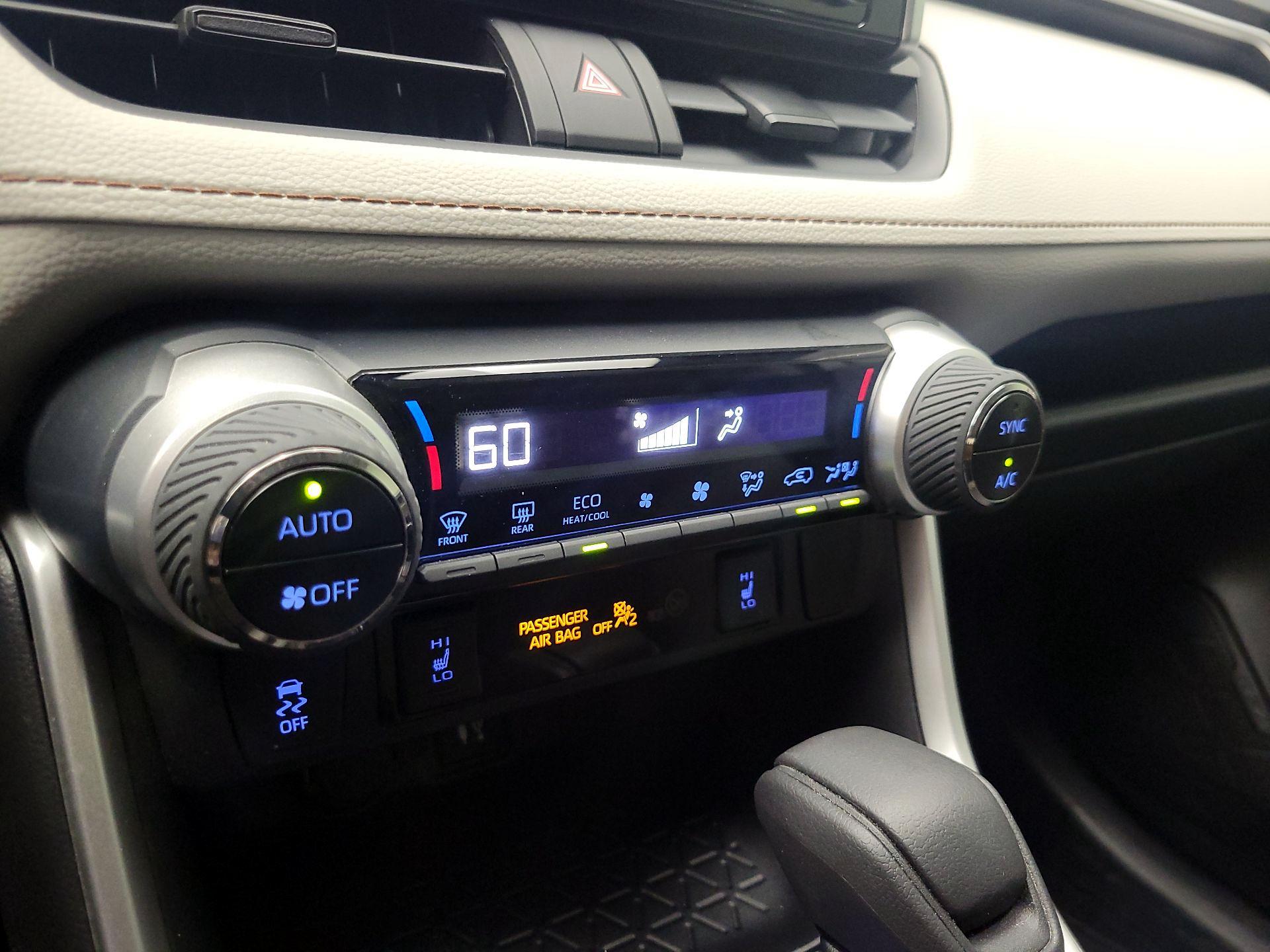 Thumbnail: 2019 Toyota RAV4 - 17