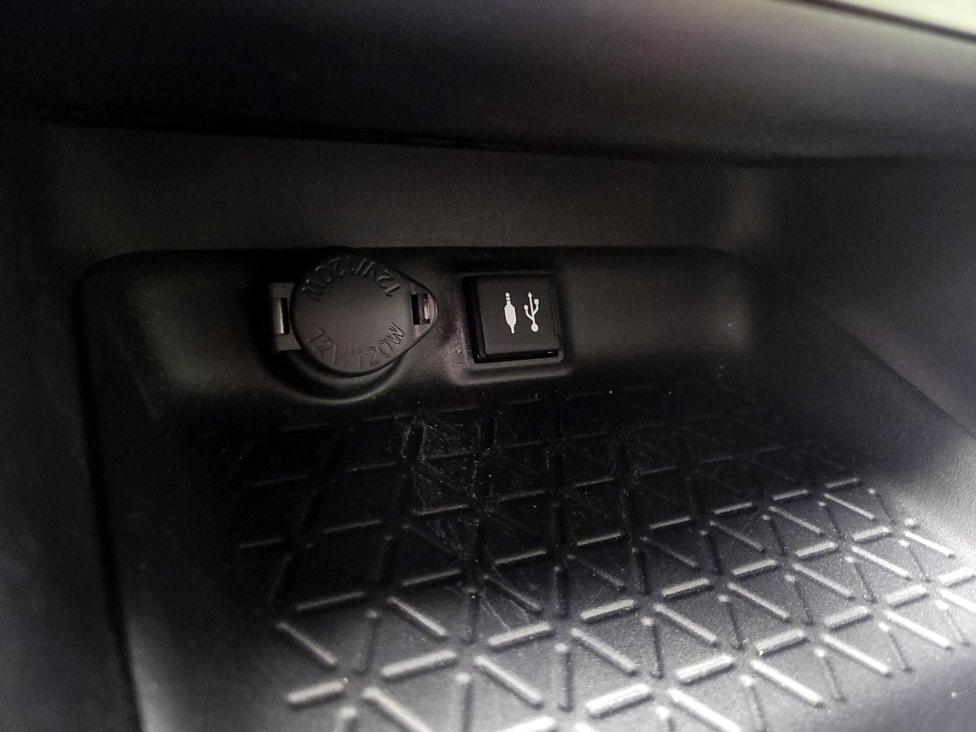Thumbnail: 2019 Toyota RAV4 - 19