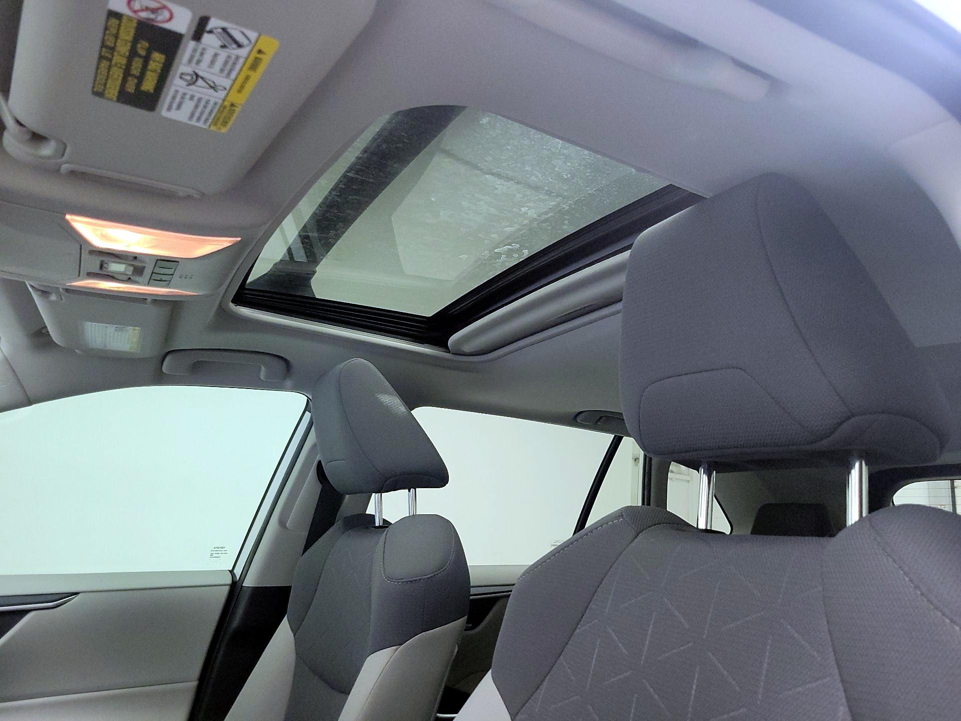 Thumbnail: 2019 Toyota RAV4 - 20